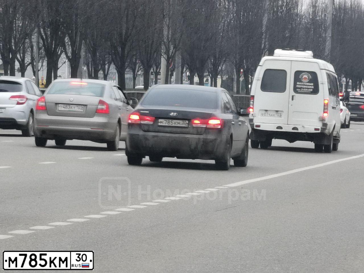 Фото автомобиля HYUNDAI SONATA, 2007 — госномер М522НН30. Цвет: ЧЕРНЫЙ