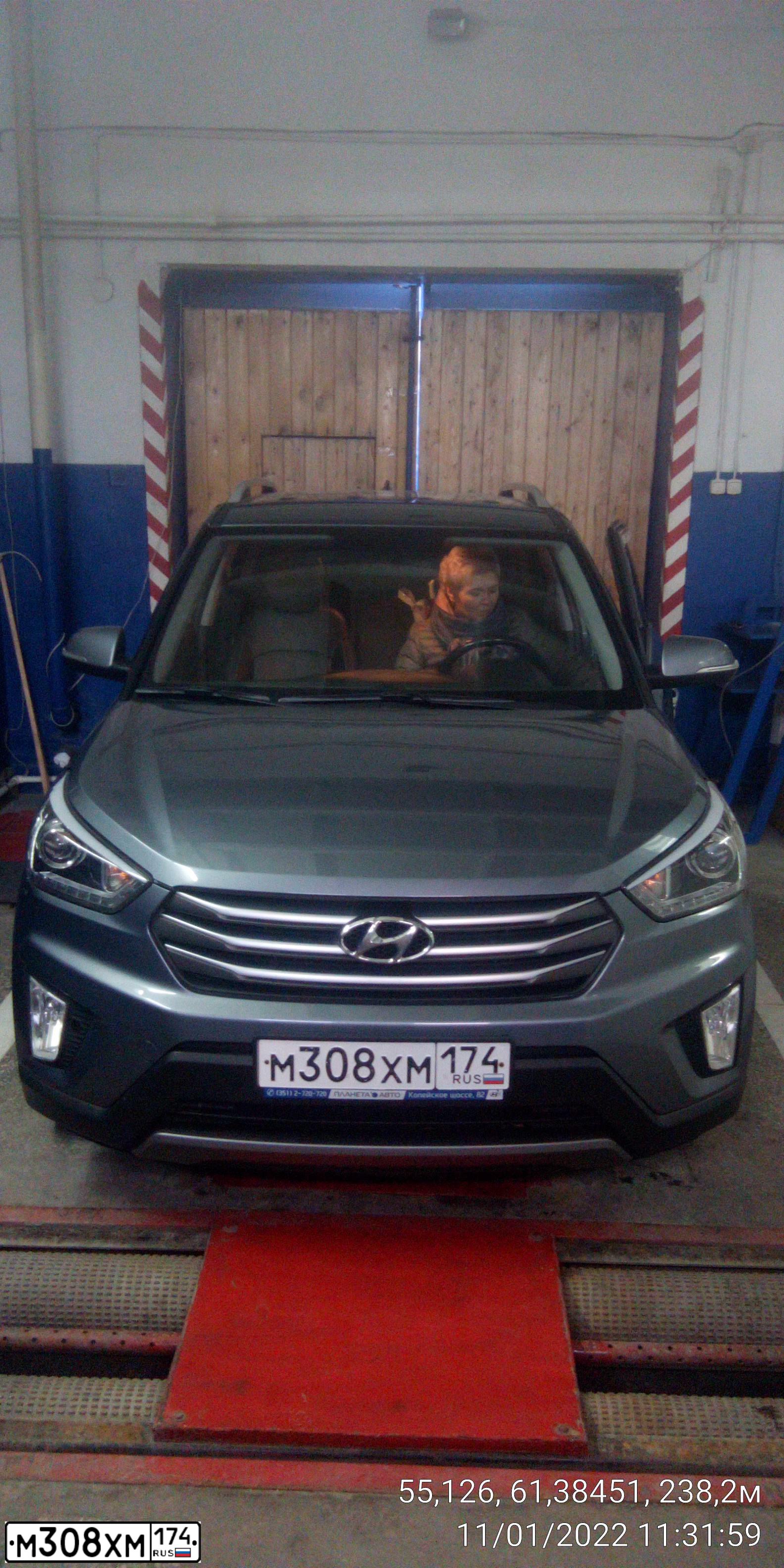 Фото автомобиля HYUNDAI CRETA, 2017 — госномер Р978ОУ196. Цвет: СЕРЫЙ
