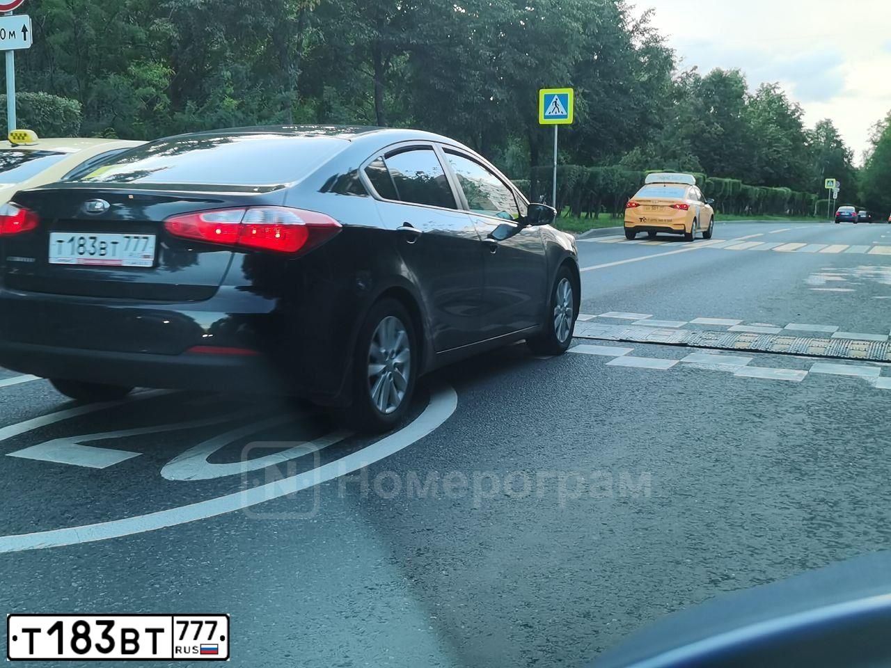 Фото автомобиля OPEL ASTRA, 2008 — госномер В496АР550. Цвет: СИНИЙ ТЕМНЫЙ