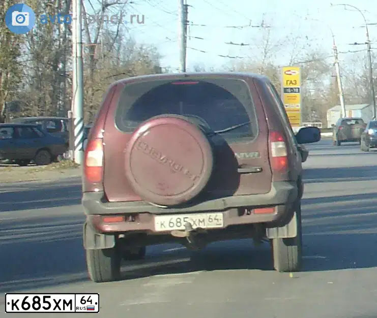 Фото автомобиля CHEVROLET NIVA, 2004 — госномер К803КЕ134. Цвет: СЕРЕБРИСТЫЙ ЯРКО-КРАСНЫЙ