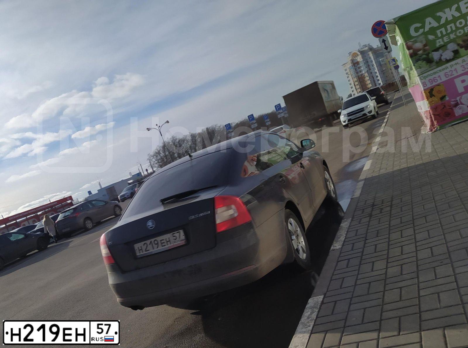 Фото автомобиля SKODA OCTAVIA, 2011 — госномер В319СА57. Цвет: ЧЕРНЫЙ