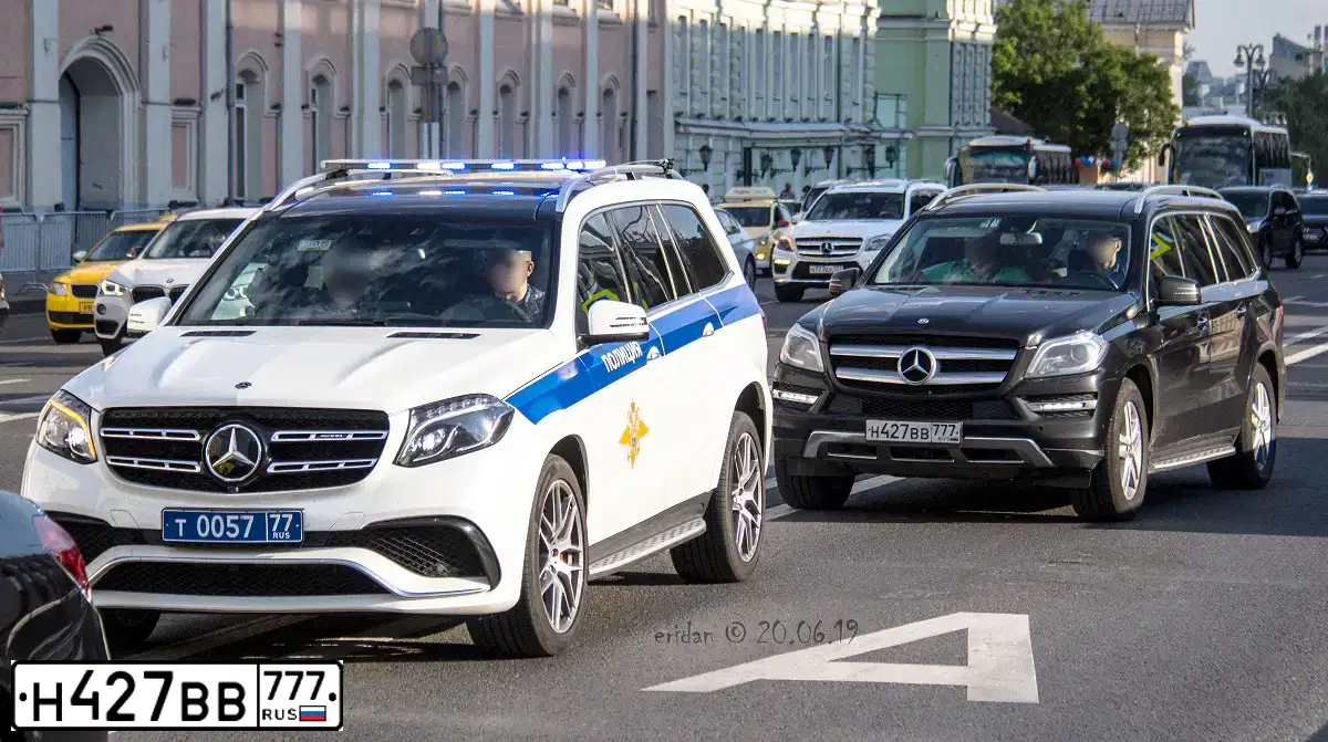 Фото автомобиля MERCEDES GL-KLASSE, 2014 — госномер Н427ВВ777. Цвет: ЧЕРНЫЙ