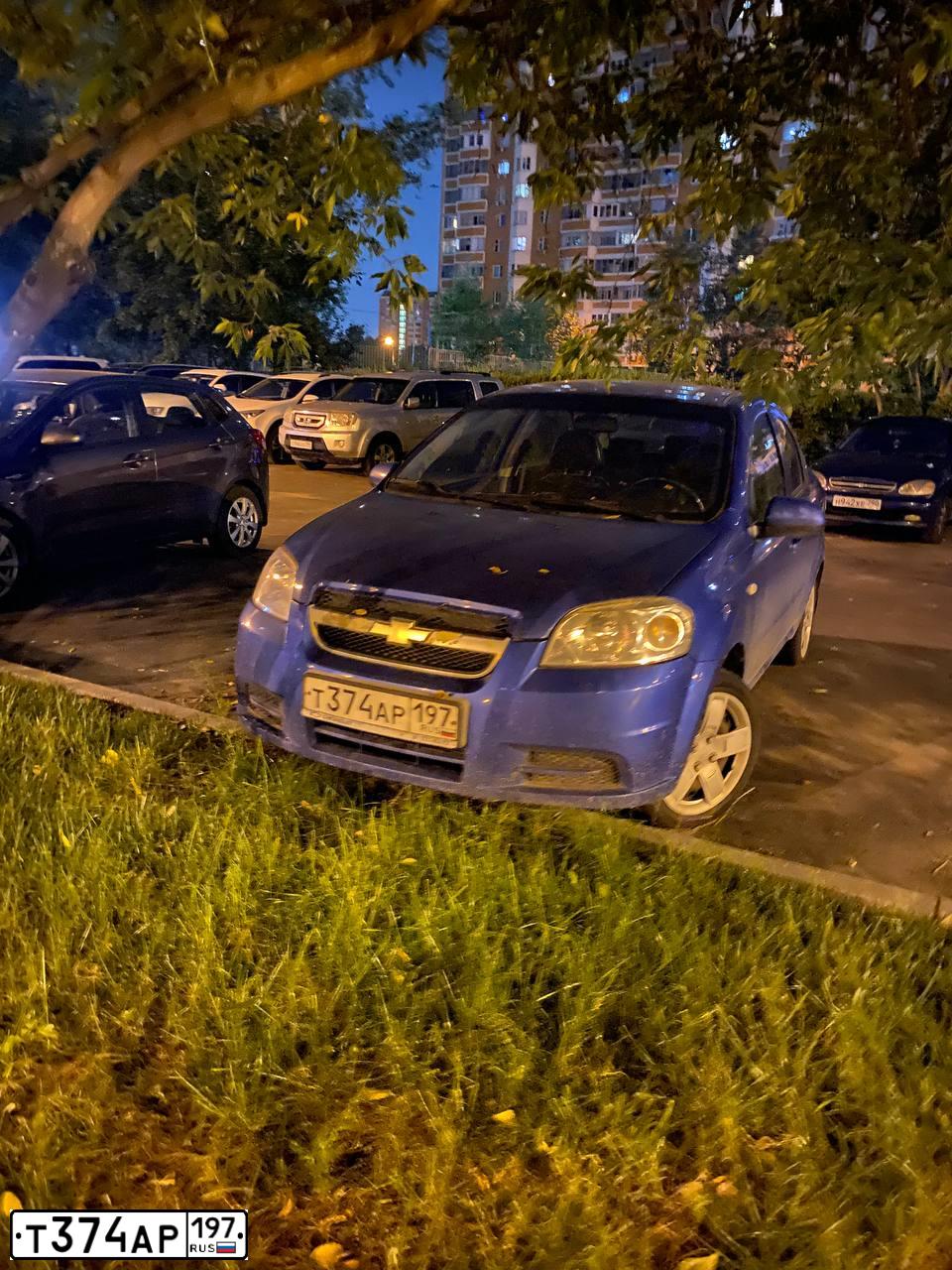 Фото автомобиля CHEVROLET AVEO, 2010 — госномер Т374АР197. Цвет: СИНИЙ