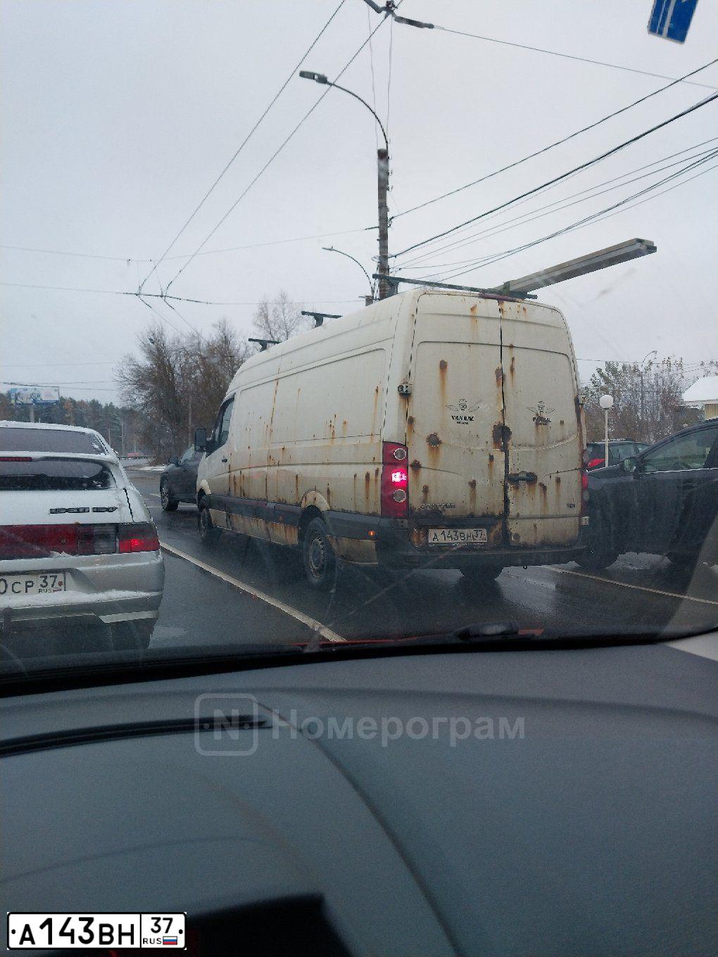 Фото автомобиля VOLKSWAGEN CRAFTER, 2008 — госномер Е495НС761. Цвет: СЕРО-БЕЛЫЙ