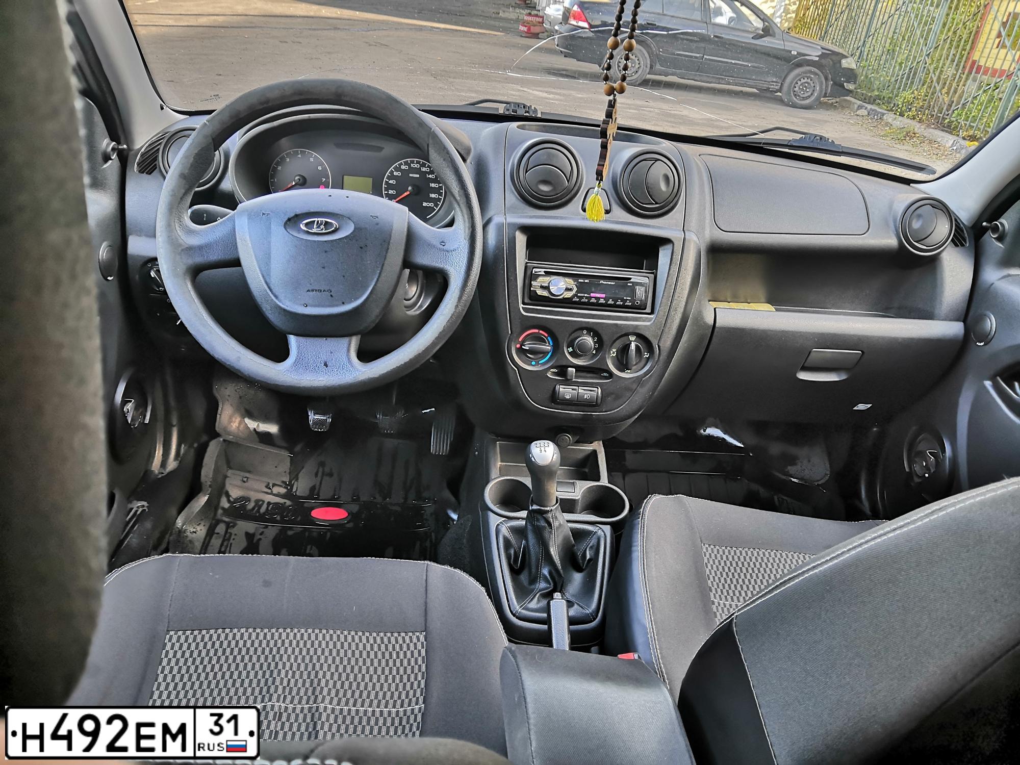 Фото автомобиля LADA 2190 GRANTA, 2012 — госномер К596ЕУ164. Цвет: Сине-Черный
