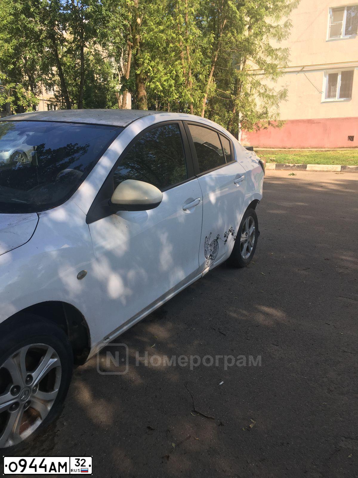 Фото автомобиля MAZDA 3, 2011 — госномер С834ОС197. Цвет: Белый