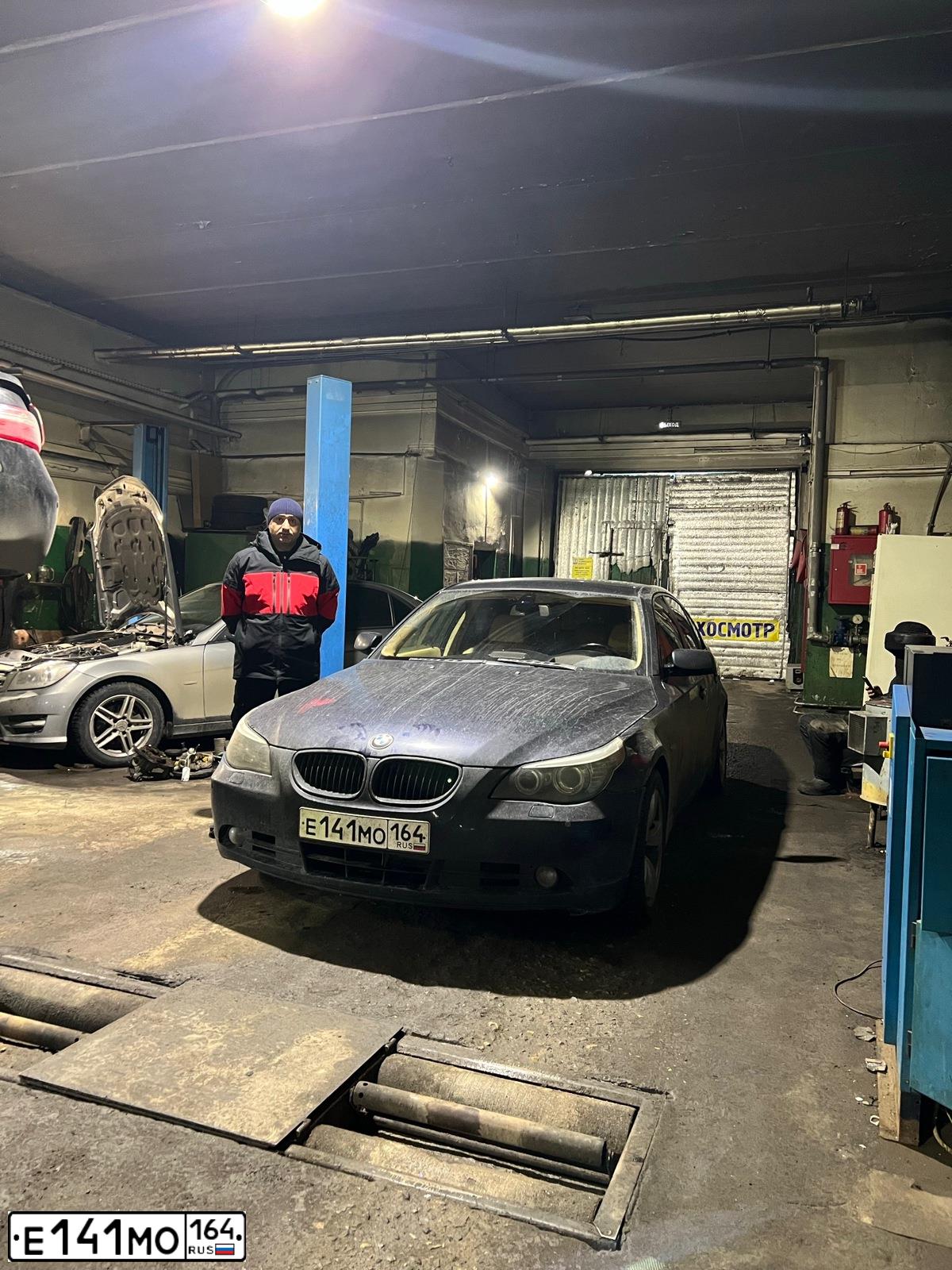 Фото автомобиля BMW SERIE 5, 2004 — госномер А599НК797. Цвет: Темно-синий