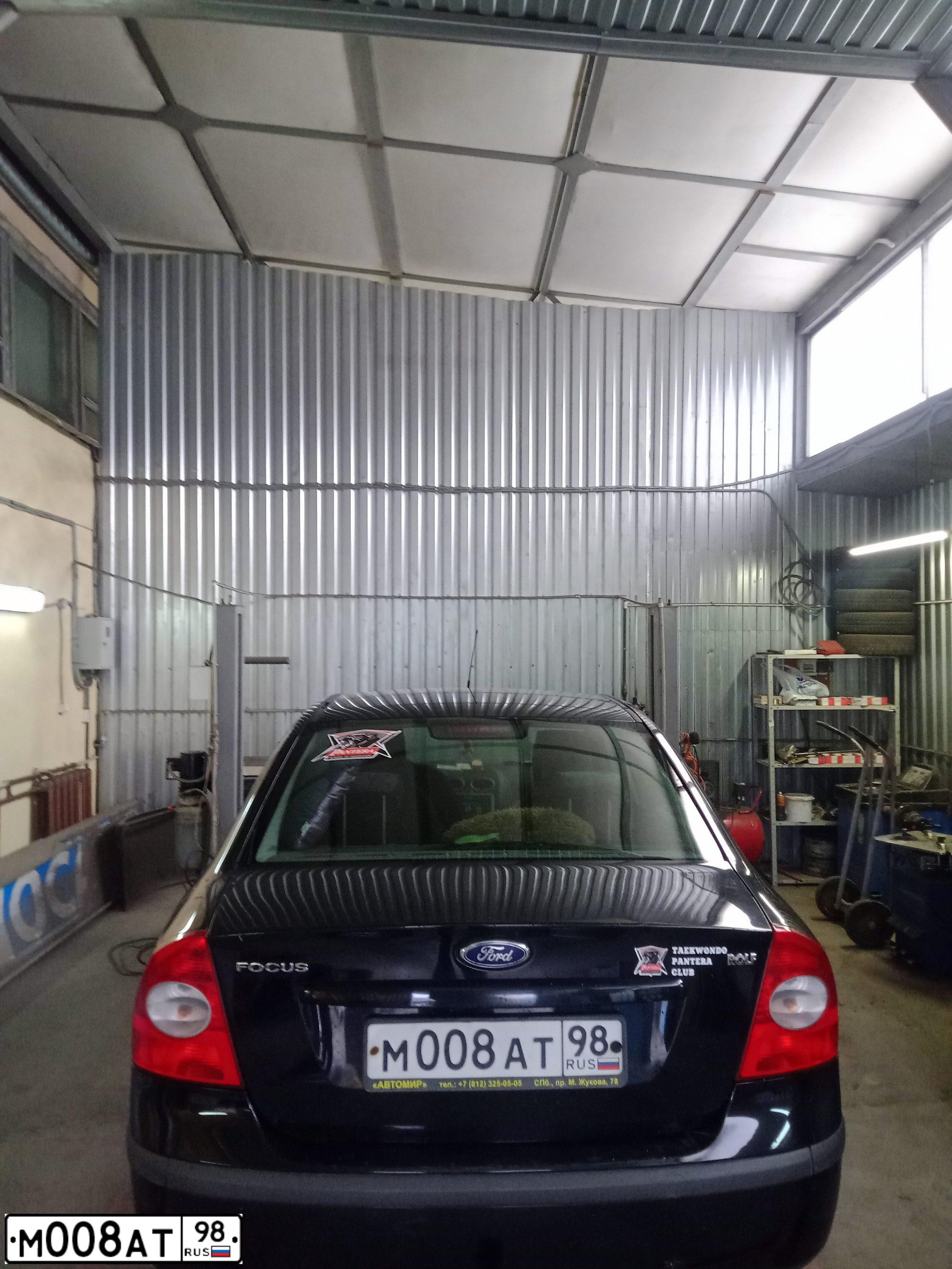 Фото автомобиля FORD FOCUS, 2007 — госномер М008АТ98. Цвет: ЧЕРНЫЙ