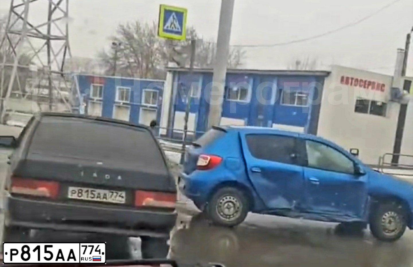 Фото автомобиля LADA 2114 SAMARA, 2005 — госномер Р815АА774. Цвет: ЧЕРНЫЙ