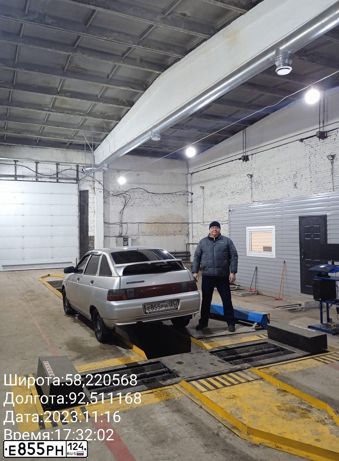 Фото автомобиля LADA 2112, 2006 — госномер Е855РН124. Цвет: СЕРЫЙ
