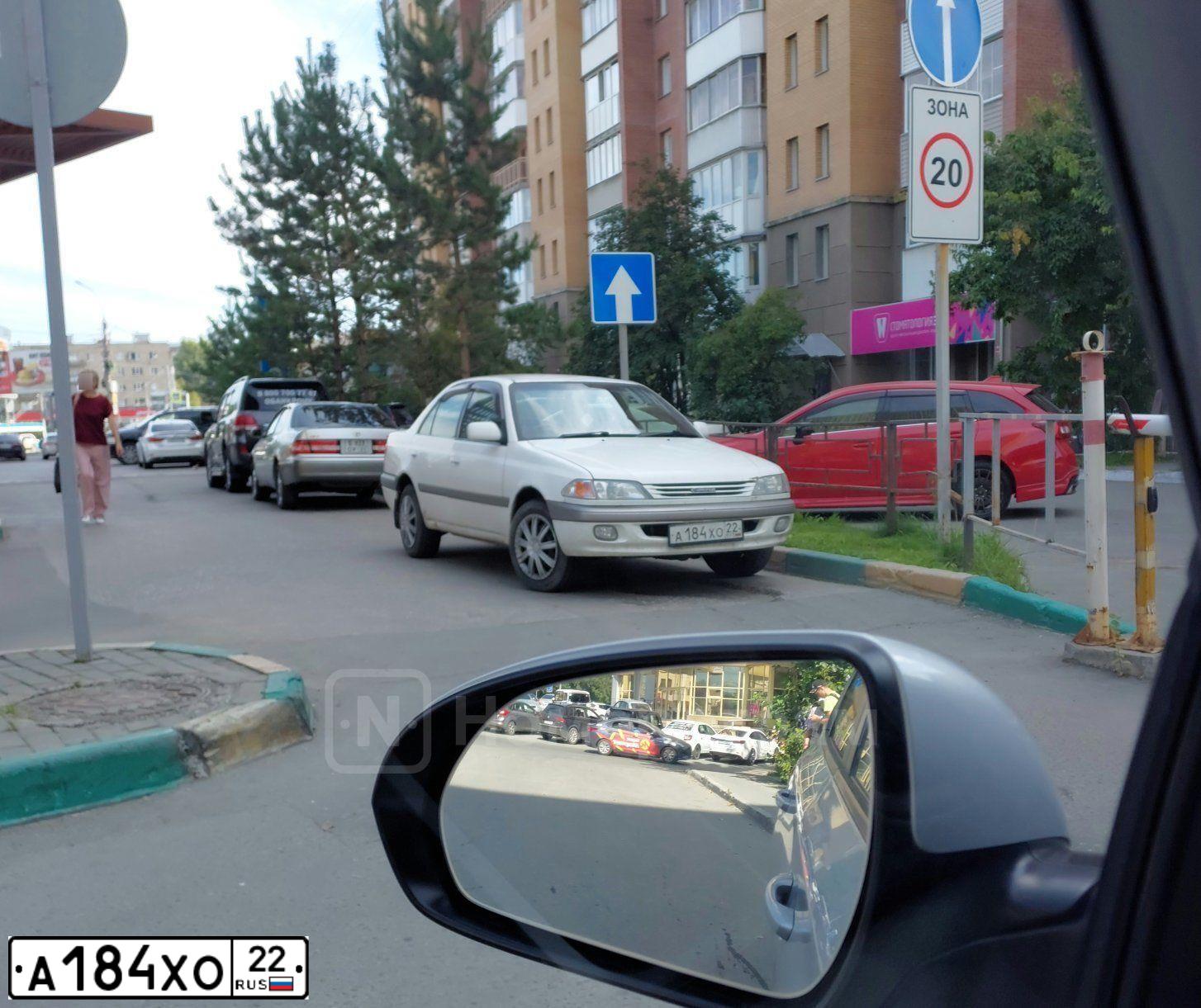 Фото автомобиля TOYOTA CARINA, 1990 — госномер А184ХО22