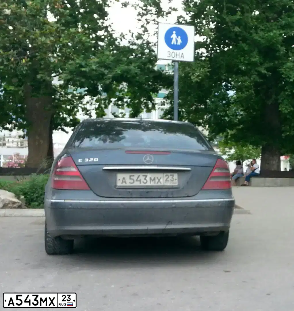 Фото автомобиля MERCEDES-BENZ E320, 2003 — госномер Н063ТЕ82. Цвет: Темно-синий