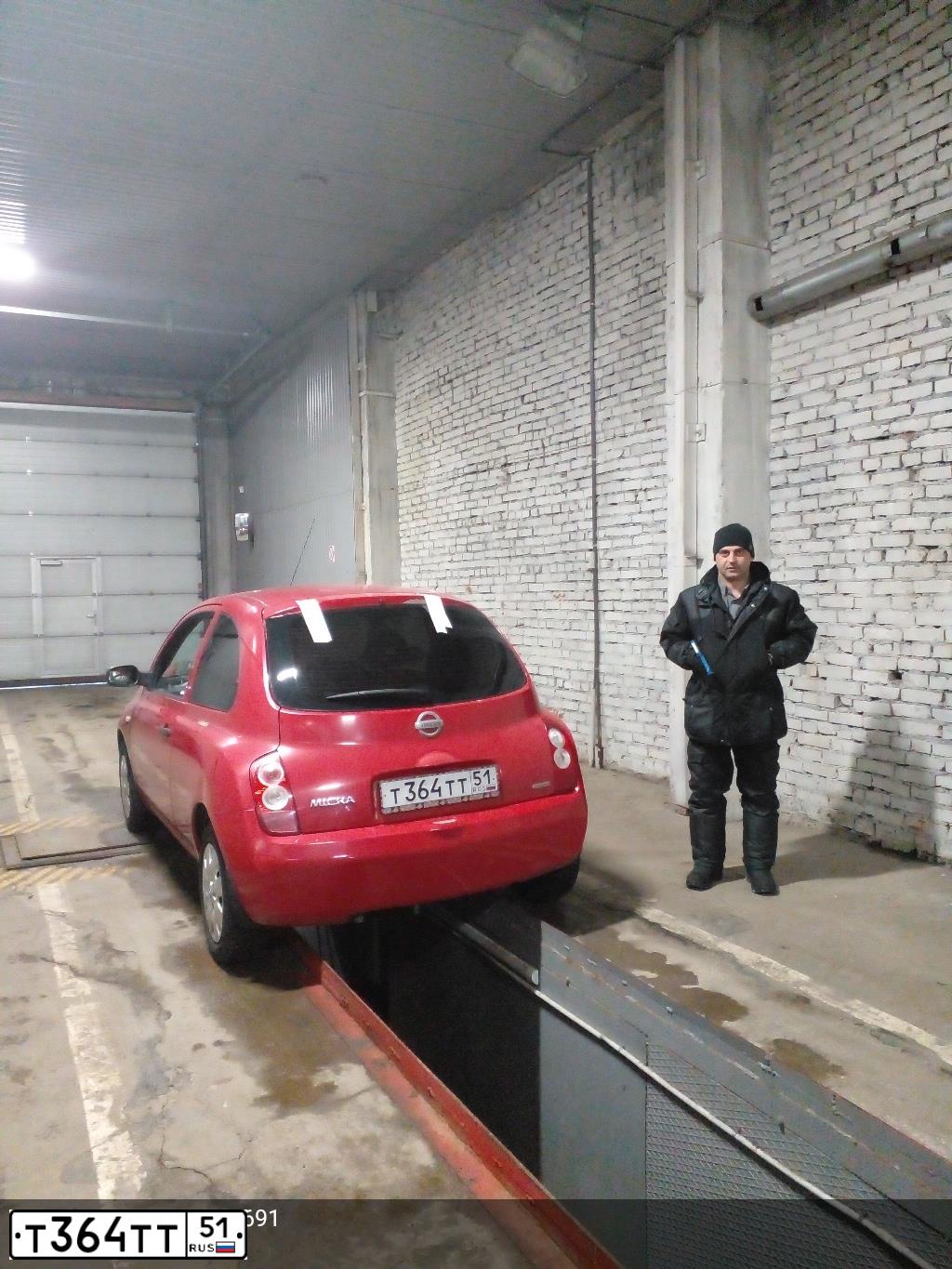 Фото автомобиля NISSAN MICRA, 2003 — госномер Т364ТТ51. Цвет: КРАСНЫЙ