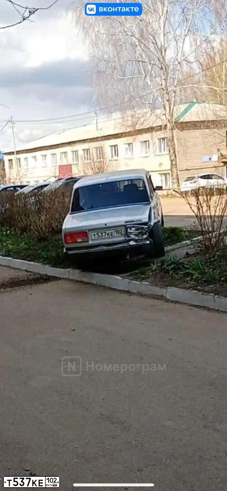 Фото автомобиля LADA 2107, 2011 — госномер Т537КЕ102. Цвет: СВЕТЛО-СЕРЕБРИСТЫЙ МЕТАЛЛИК