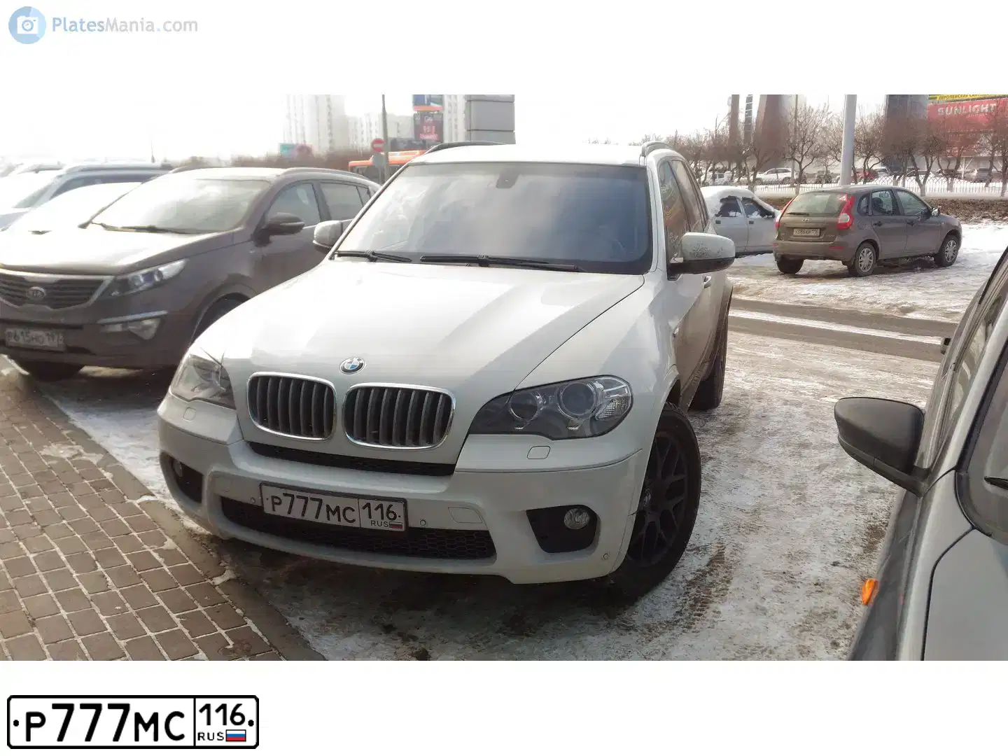 Фото автомобиля BMW X5, 2011 — госномер Р777МС116. Цвет: Белый