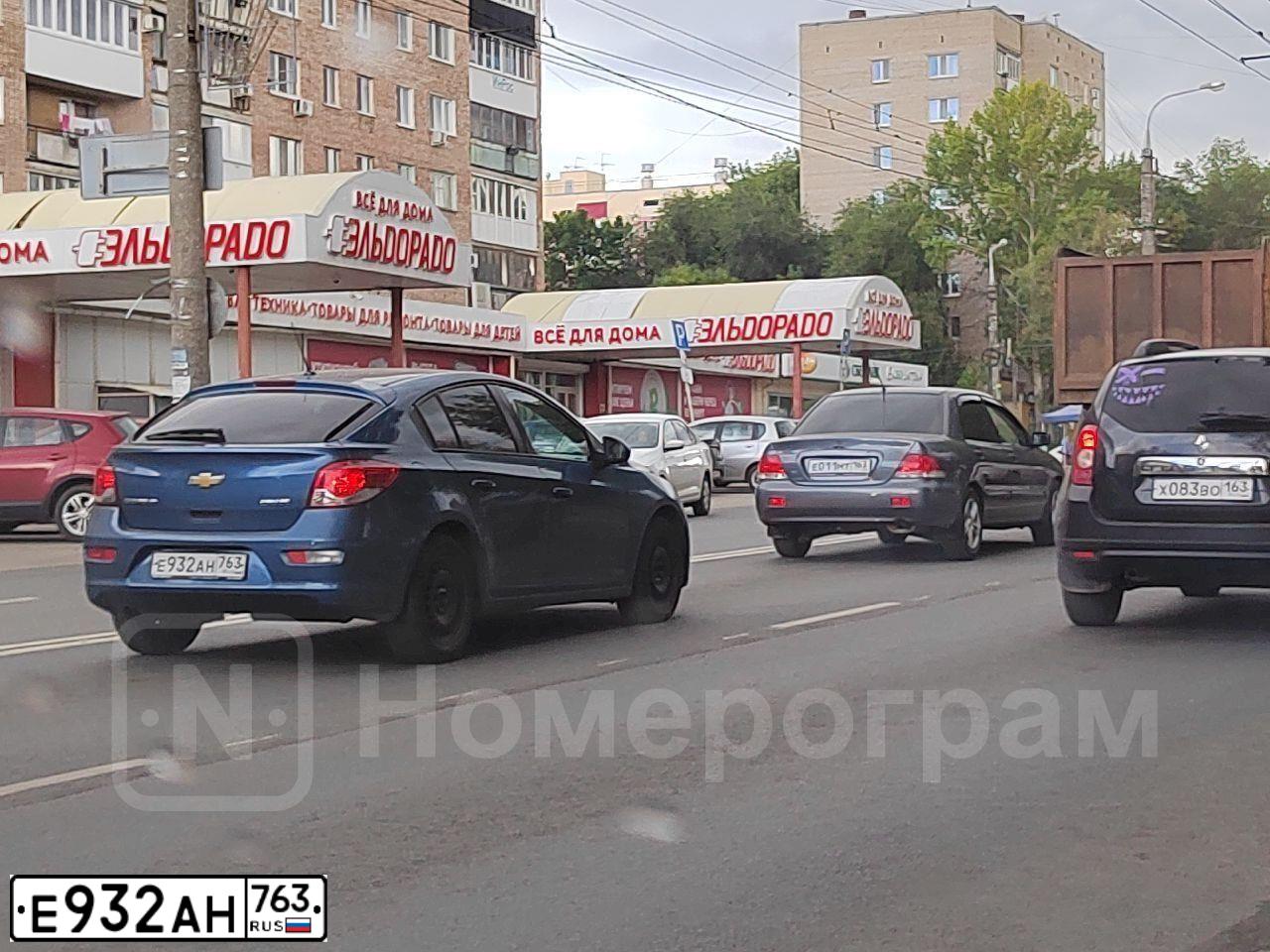 Фото автомобиля CHEVROLET CRUZE, 2015 — госномер Х722ОМ777. Цвет: СИНИЙ МЕТАЛЛИК