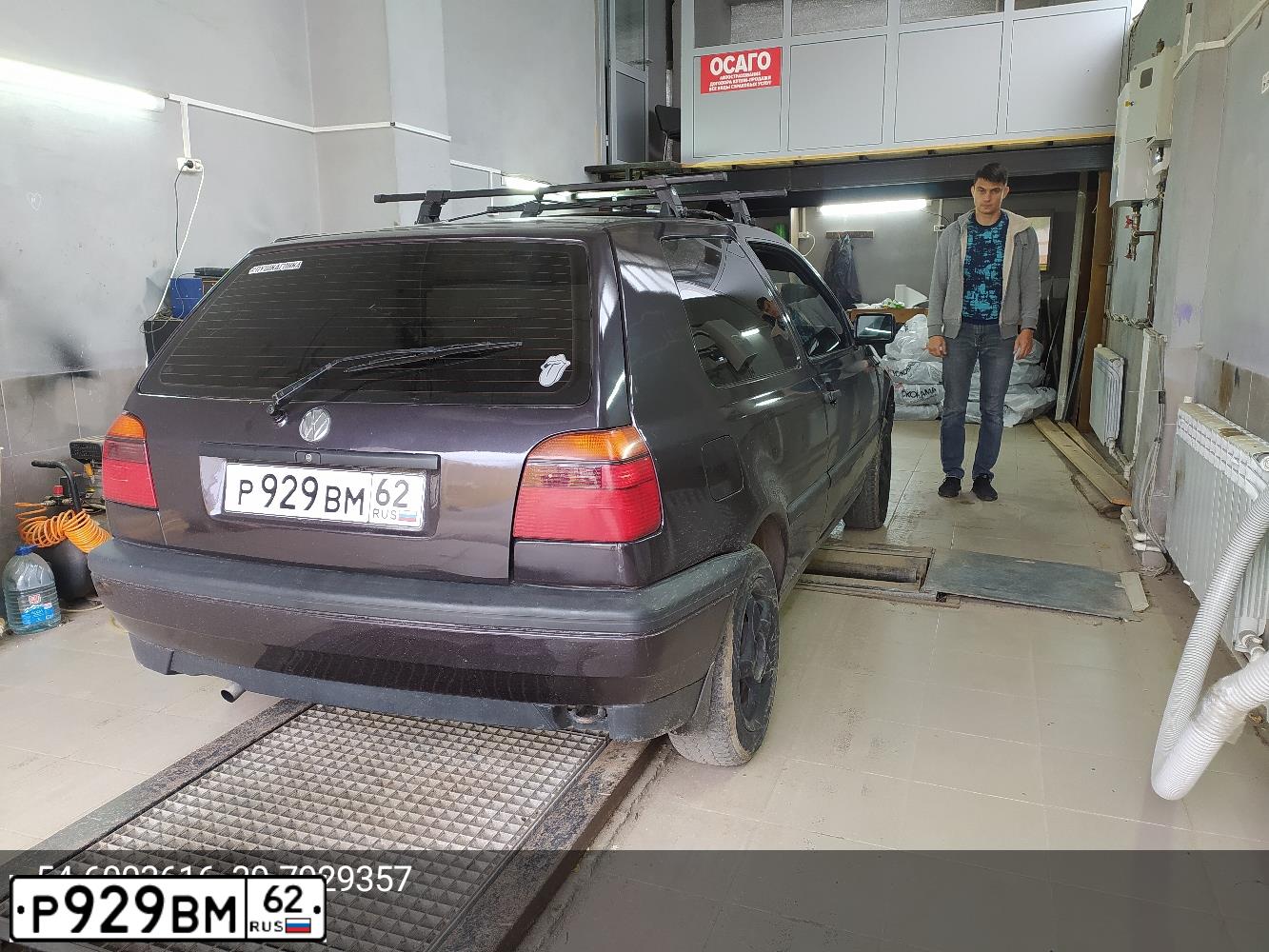 Фото автомобиля VOLKSWAGEN GOLF, 1992 — госномер Т028ЕУ977. Цвет: ФИОЛЕТОВЫЙ