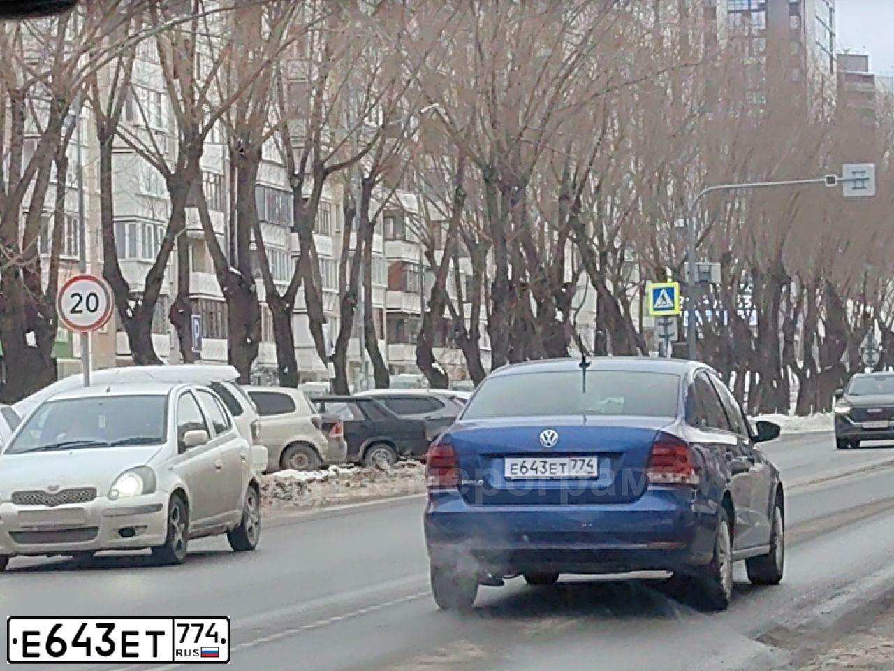Фото автомобиля VOLKSWAGEN POLO, 2018 — госномер Е643ЕТ774. Цвет: ЯРКО-СИНИЙ