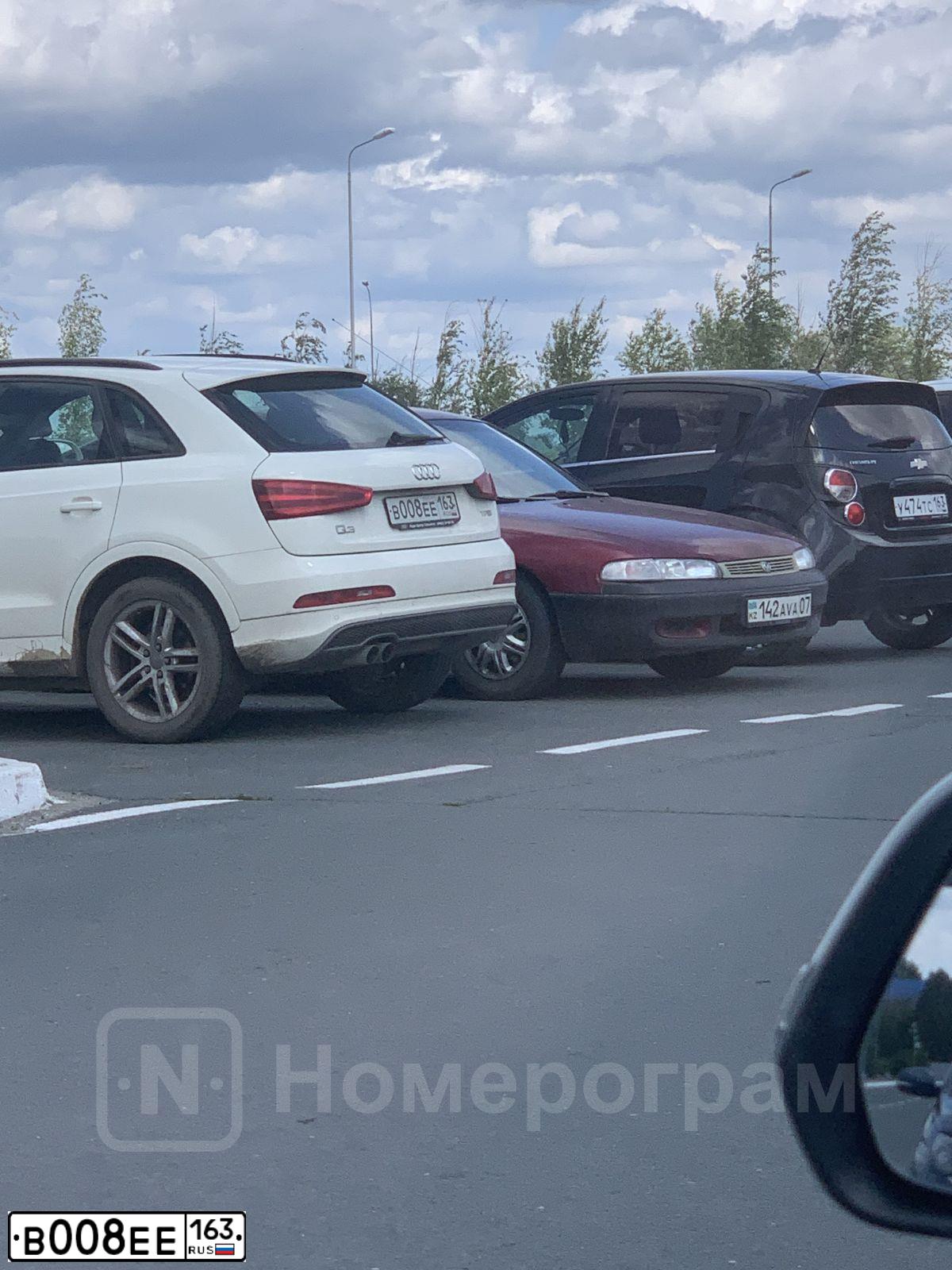 Фото автомобиля AUDI Q3, 2013 — госномер В008ЕЕ163. Цвет: БЕЛЫЙ