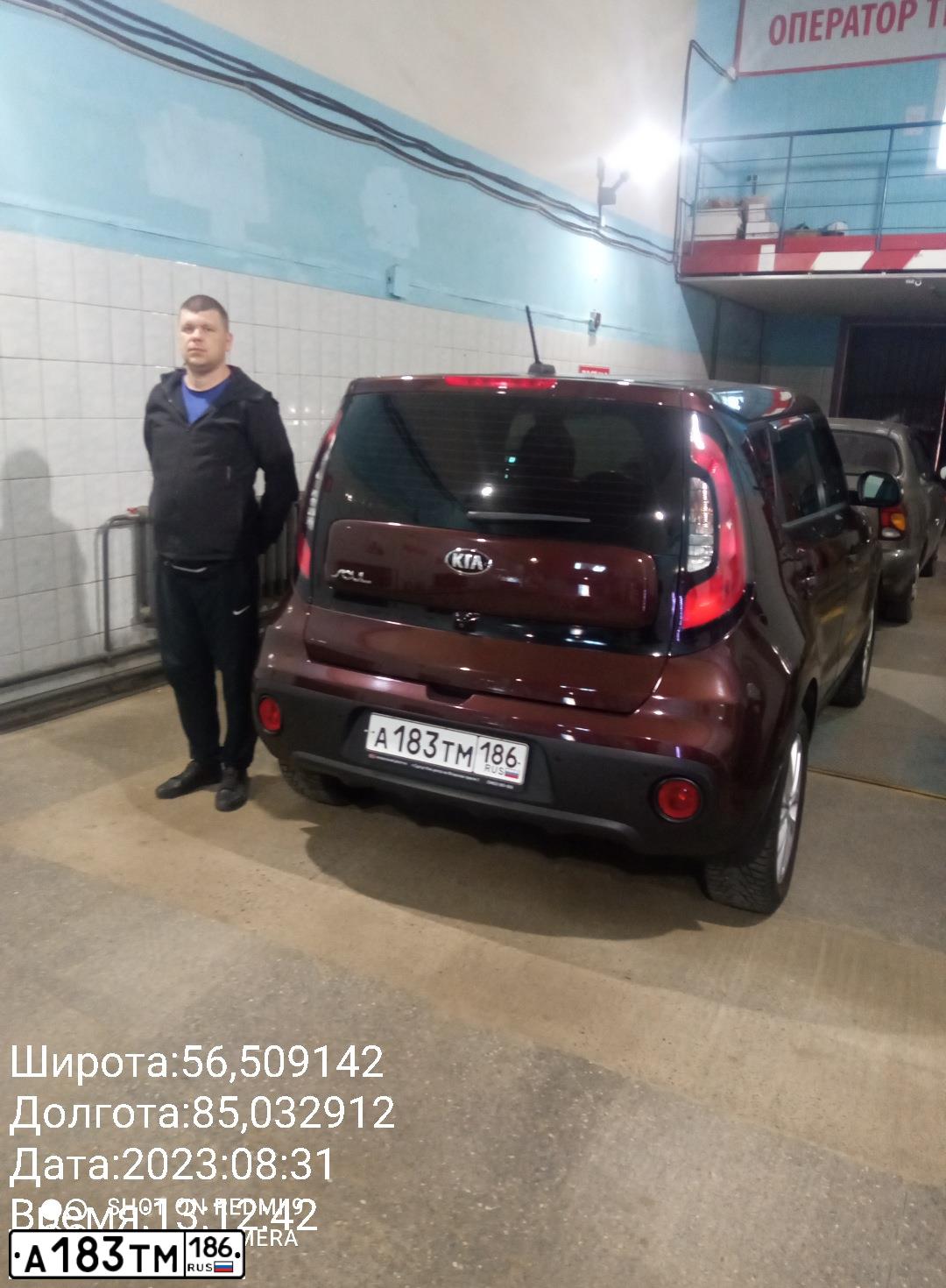 Фото автомобиля KIA SOUL, 2018 — госномер А183ТМ186. Цвет: Коричневый