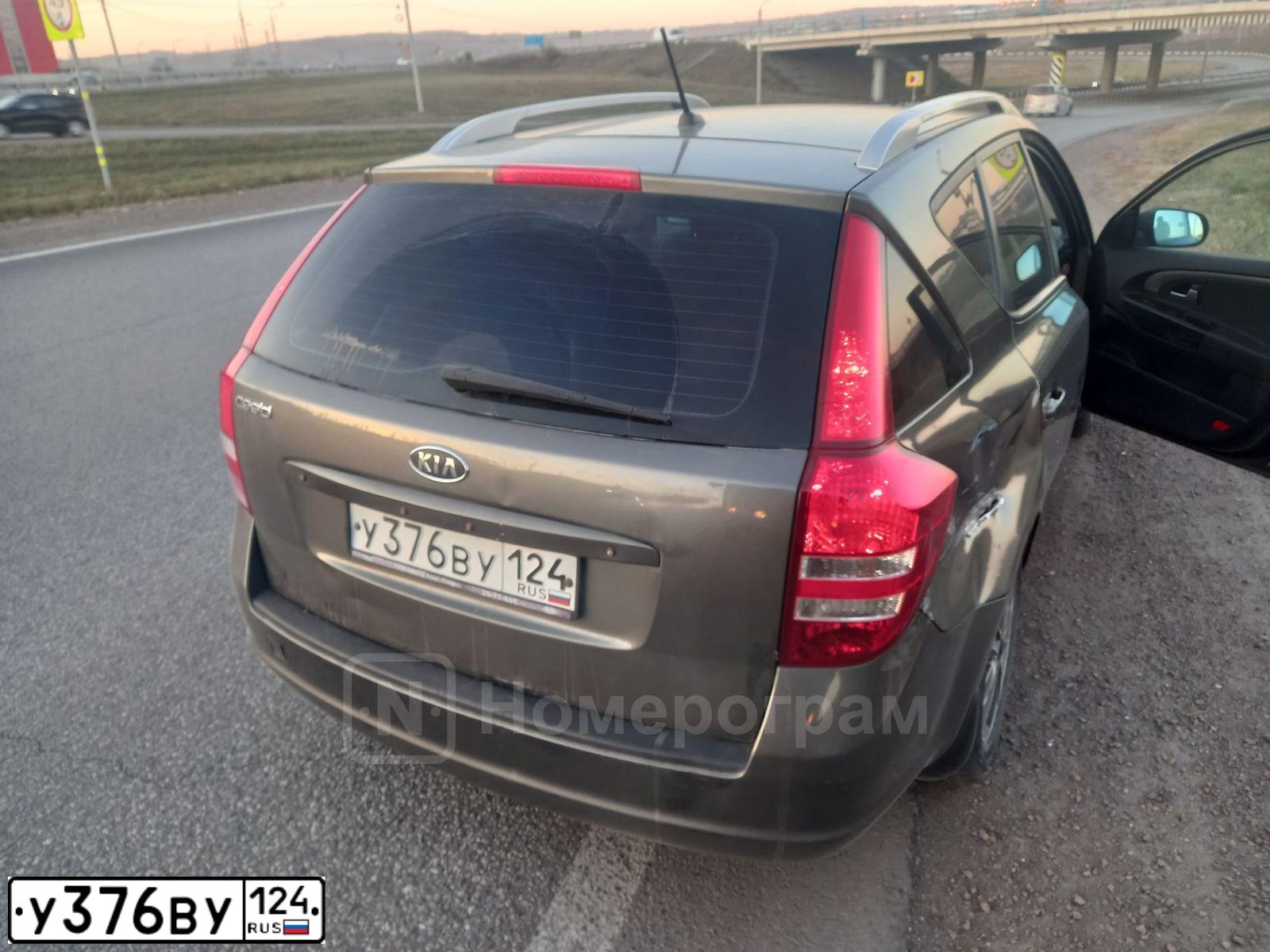 Фото автомобиля KIA CEE'D, 2011 — госномер У376ВУ124. Цвет: СЕРЕБРИСТЫЙ