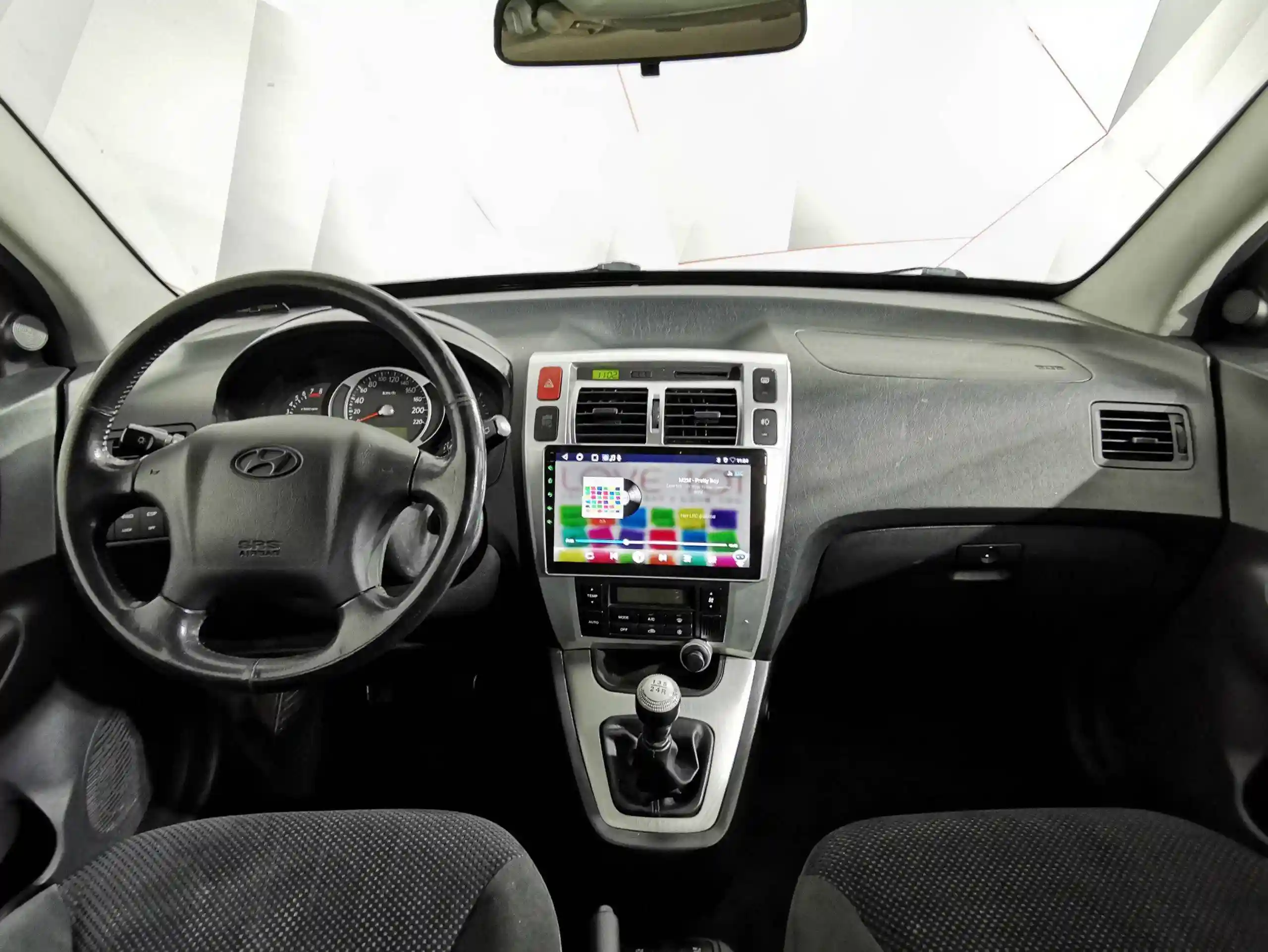 Фото автомобиля HYUNDAI TUCSON, 2008 — госномер Т279АТ799. Цвет: СЕРЕБРИСТЫЙ