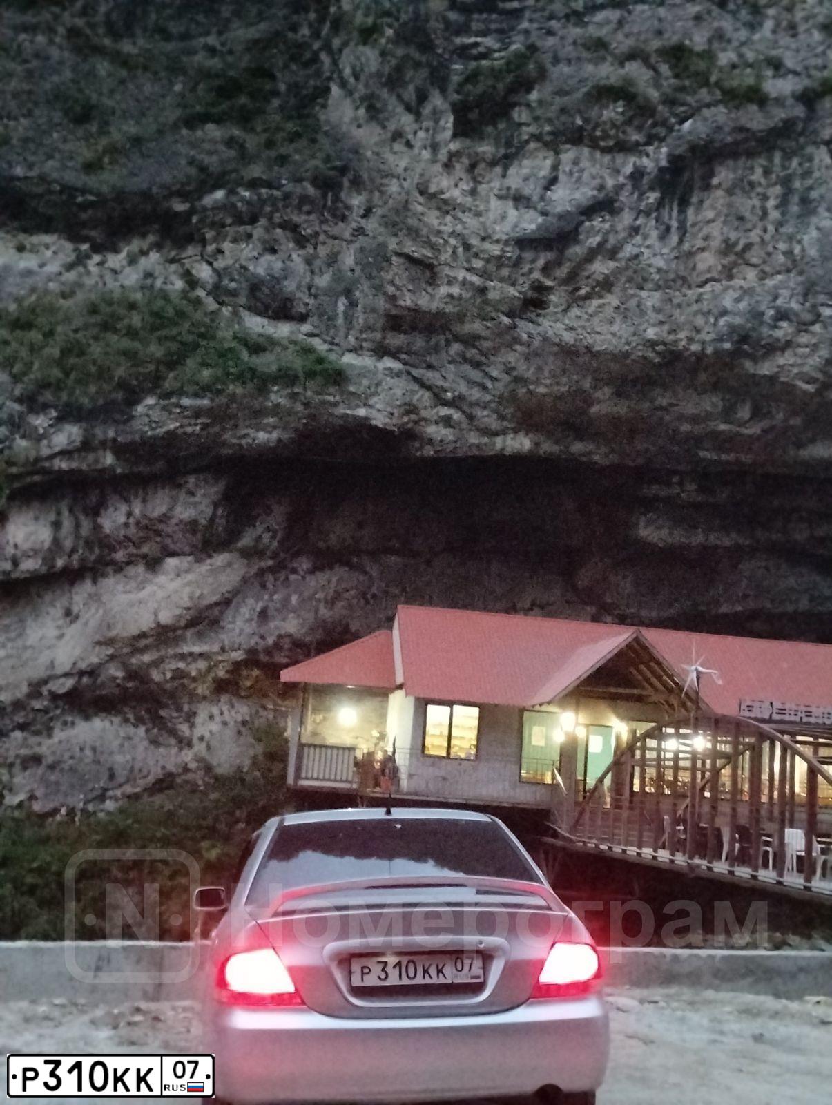 Фото автомобиля MITSUBISHI LANCER, 2005 — госномер Р310КК07. Цвет: Серебристый