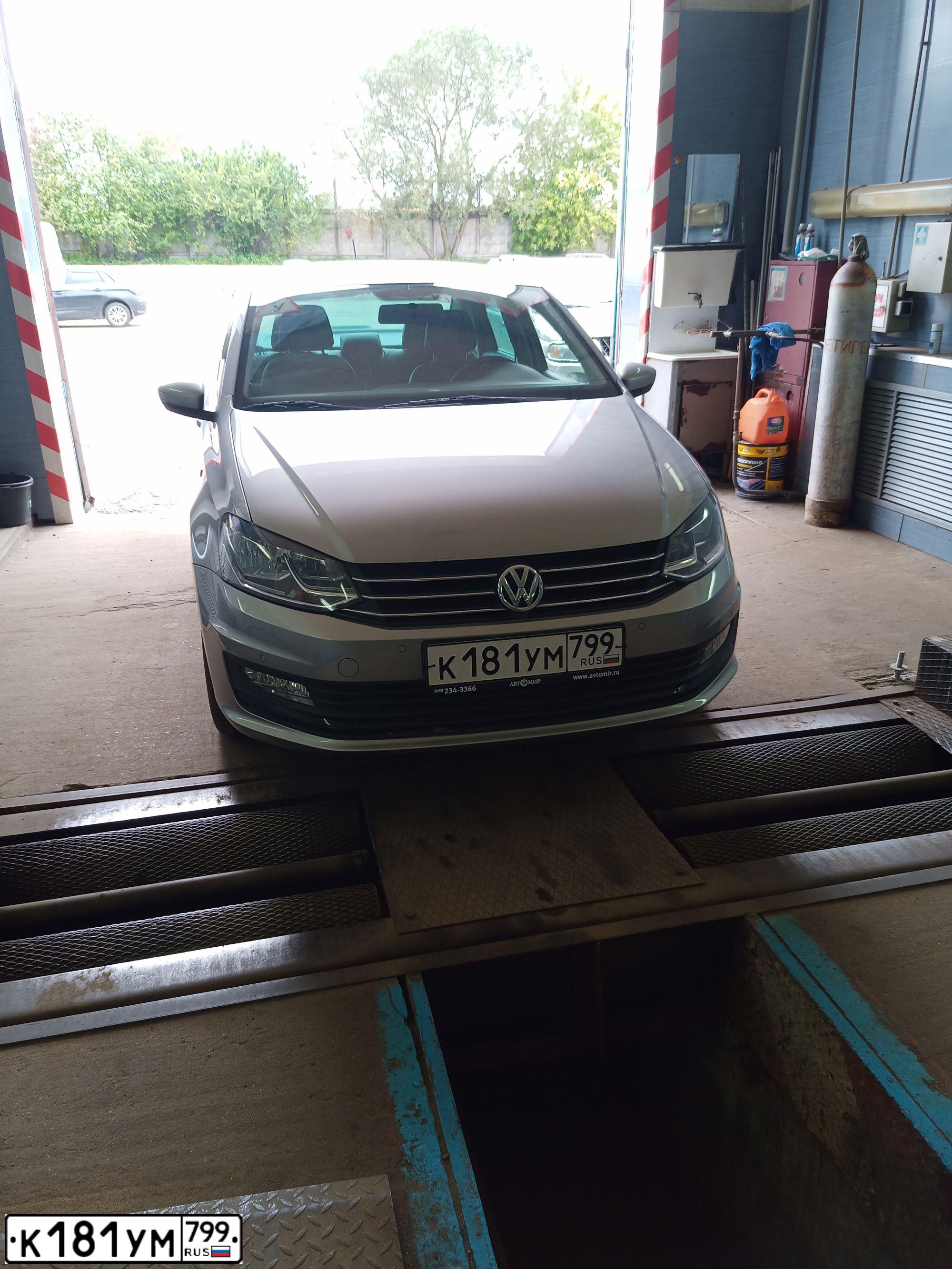 Фото автомобиля VOLKSWAGEN POLO, 2019 — госномер К181УМ799. Цвет: СЕРЫЙ