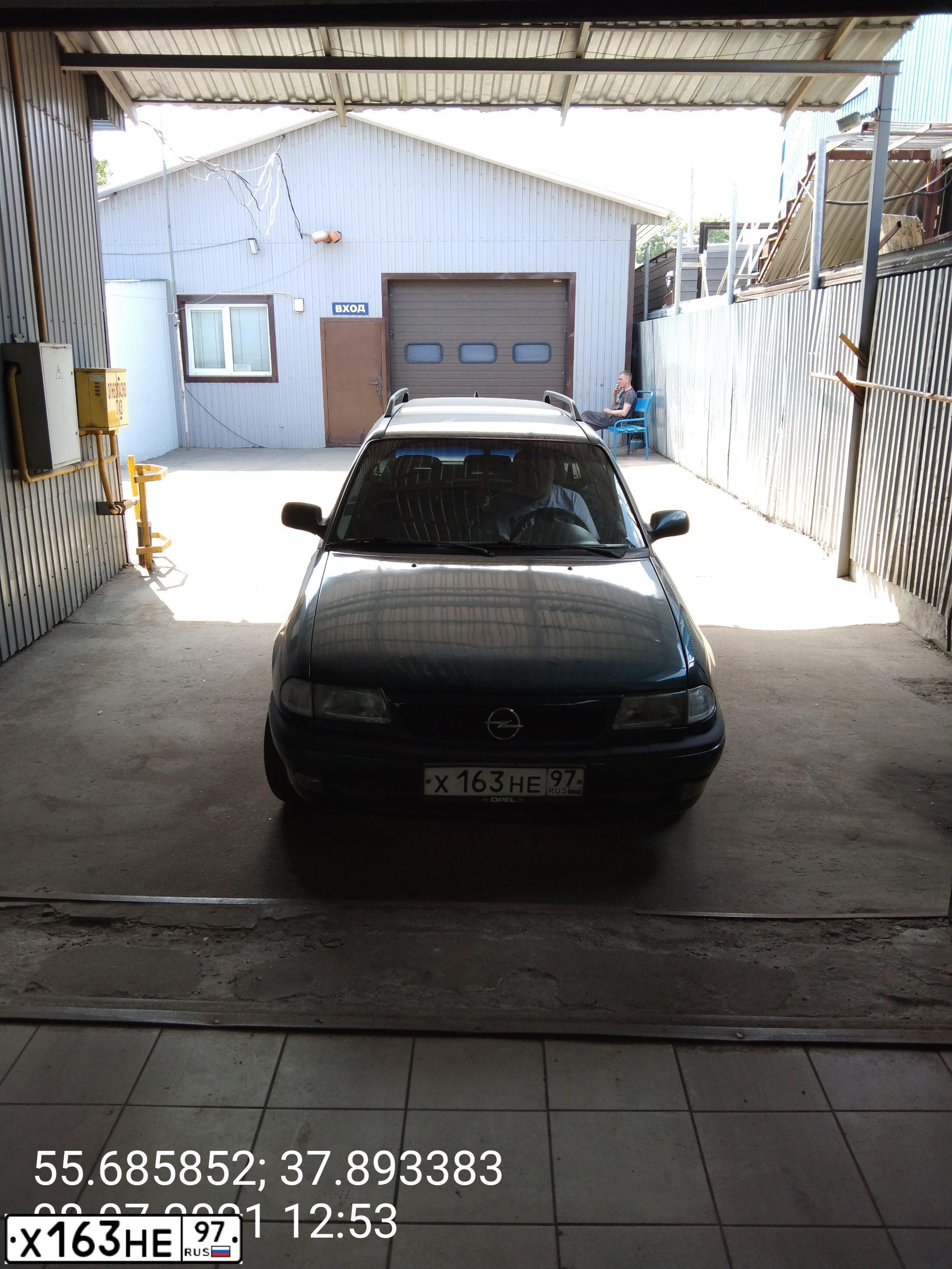 Фото автомобиля OPEL ASTRA, 1997 — госномер Е366УР790. Цвет: ЗЕЛЕНЫЙ
