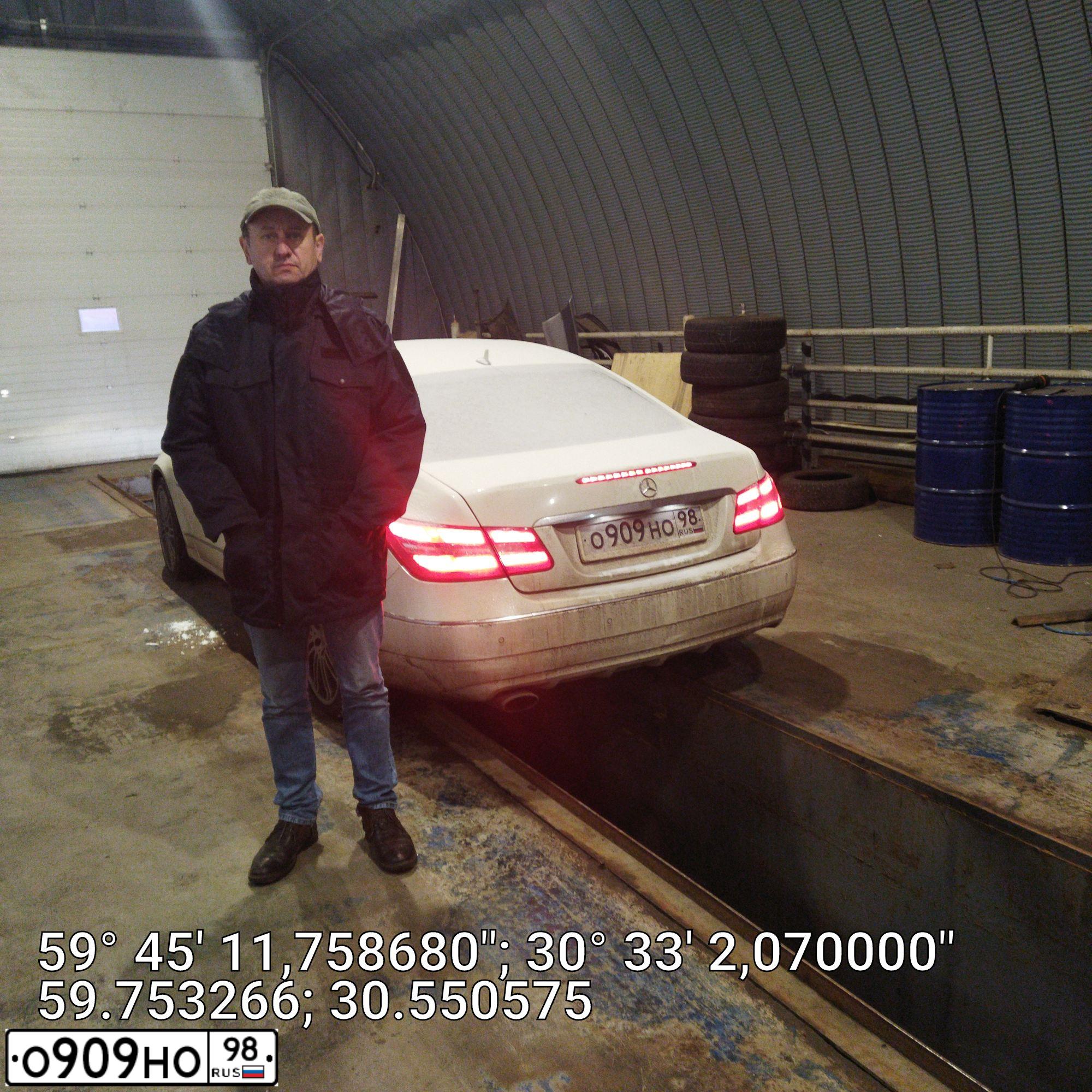 Фото автомобиля KIA SORENTO, 2006 — госномер А303РК198. Цвет: ЧЕРНЫЙ
