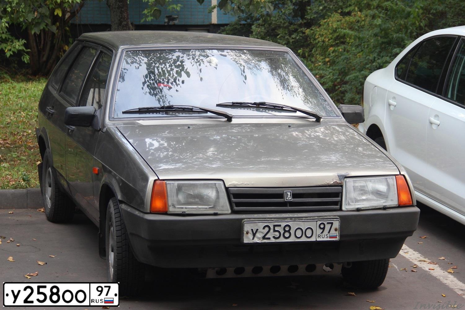 Фото автомобиля LADA 2109 SAMARA, 2001 — госномер Х985УВ97. Цвет: СЕРО-ЗЕЛЕНЫЙ