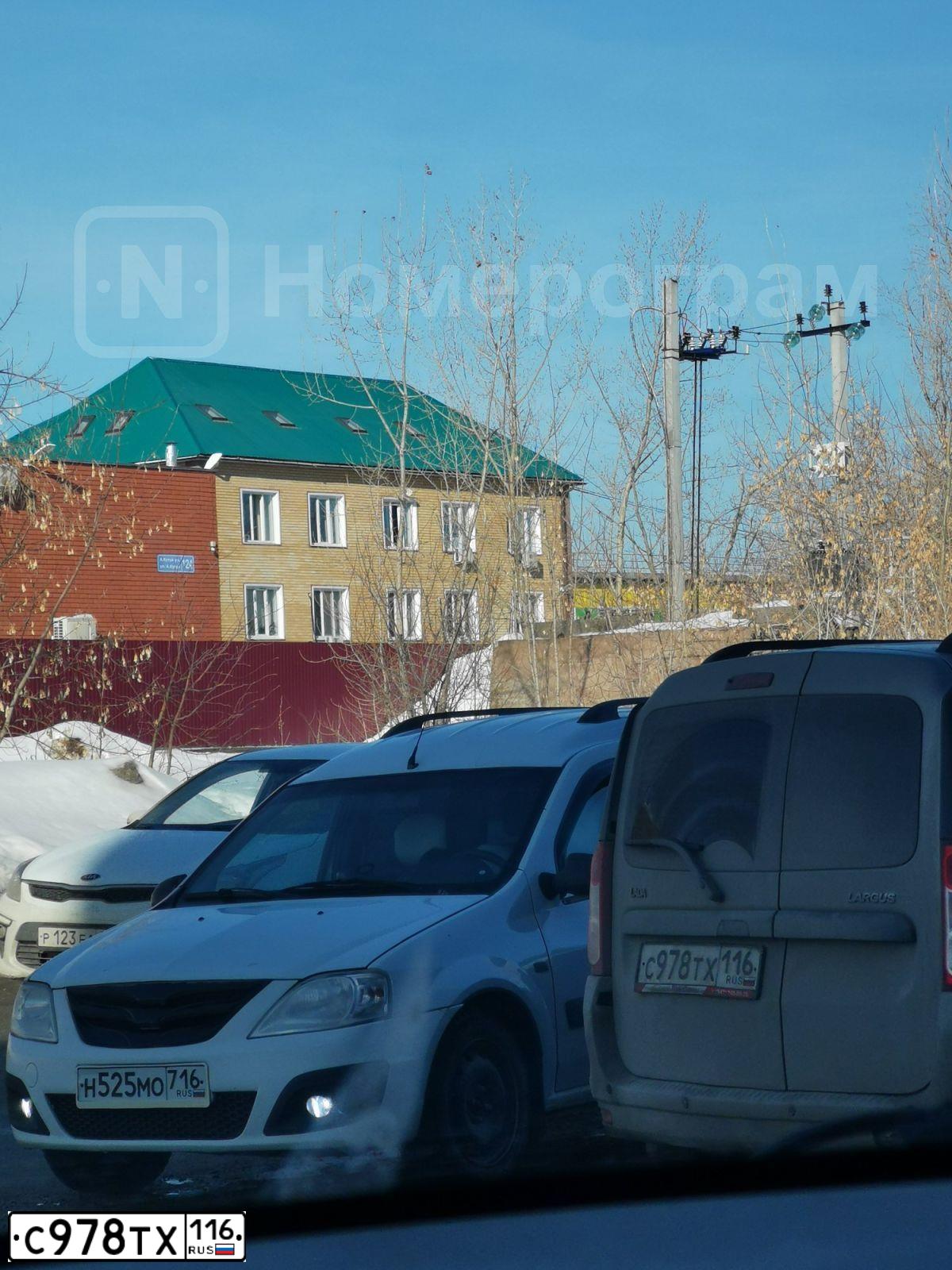 Фото автомобиля LADA LARGUS, 2013 — госномер С978ТХ116. Цвет: СЕРО-БЕЖЕВЫЙ