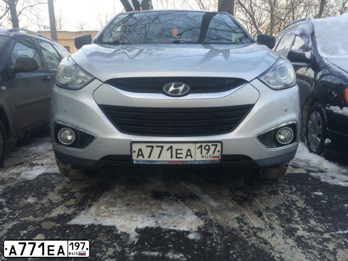 Фото автомобиля HYUNDAI IX35, 2010 — госномер А771ЕА197. Цвет: СЕРЫЙ