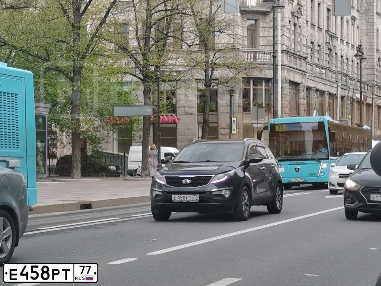 Фото автомобиля KIA SPORTAGE, 2015 — госномер Е458РТ77. Цвет: ЧЕРНЫЙ