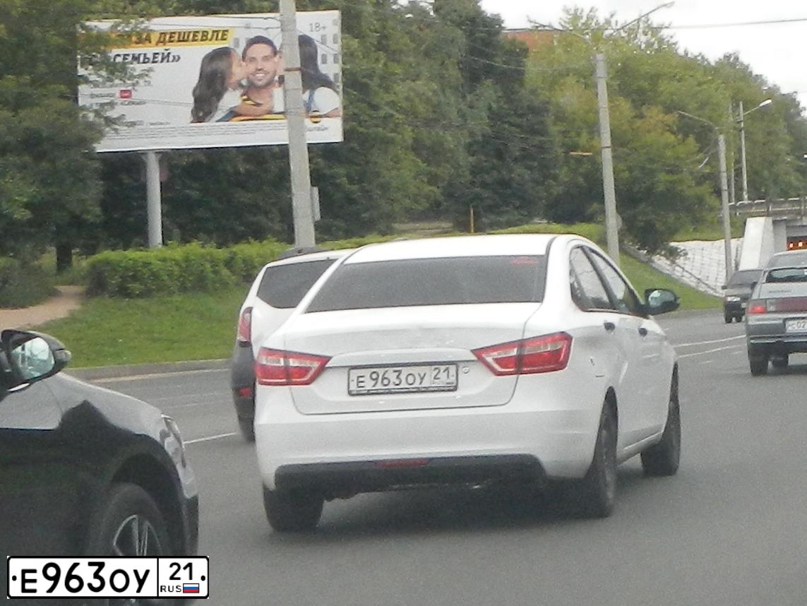 Фото автомобиля LADA VESTA, 2016 — госномер Е963ОУ21. Цвет: БЕЛЫЙ