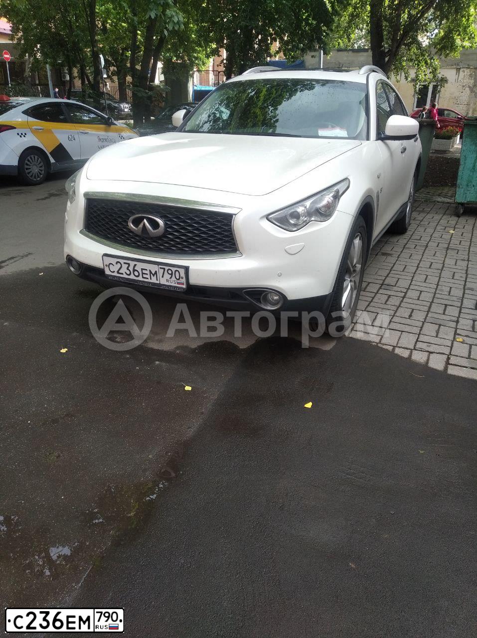 Фото автомобиля INFINITI QX70 /FX/, 2017 — госномер С236ЕМ790. Цвет: БЕЛЫЙ
