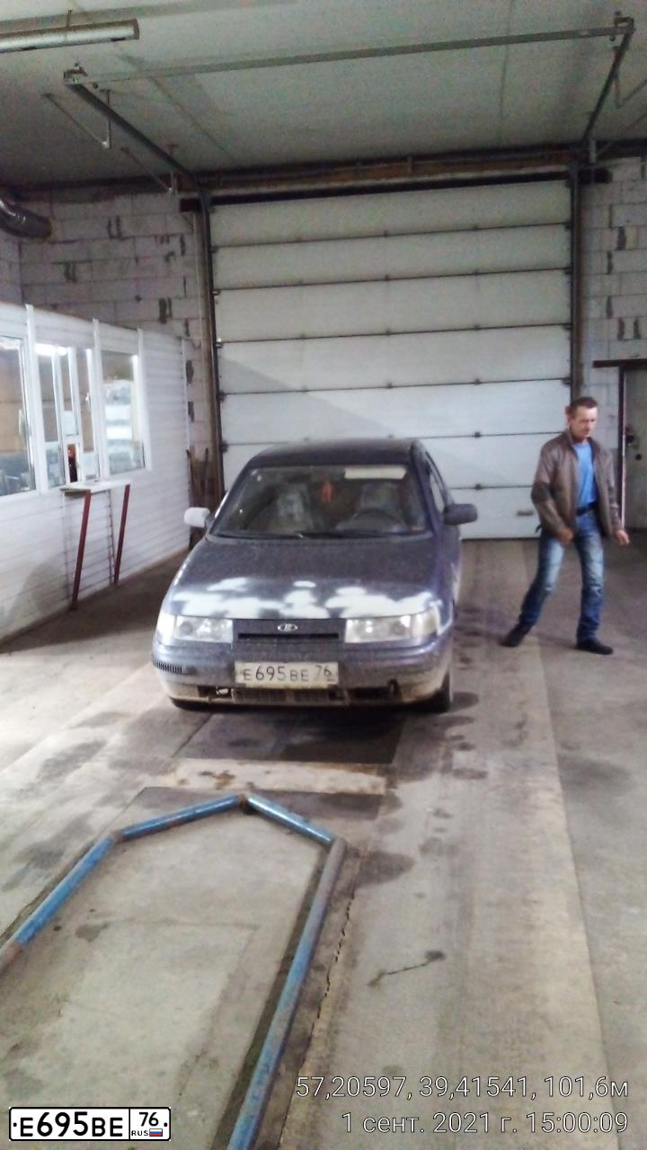 Фото автомобиля LADA 2112, 2001 — госномер О748ЕО97. Цвет: ФИОЛЕТОВЫЙ