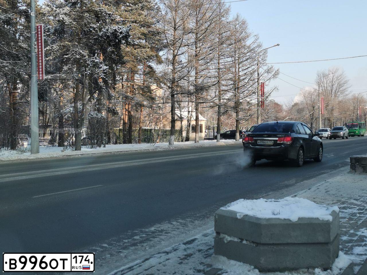 Фото автомобиля CHEVROLET CRUZE, 2011 — госномер Е186АХ774. Цвет: ЧЕРНЫЙ МЕТАЛЛИК
