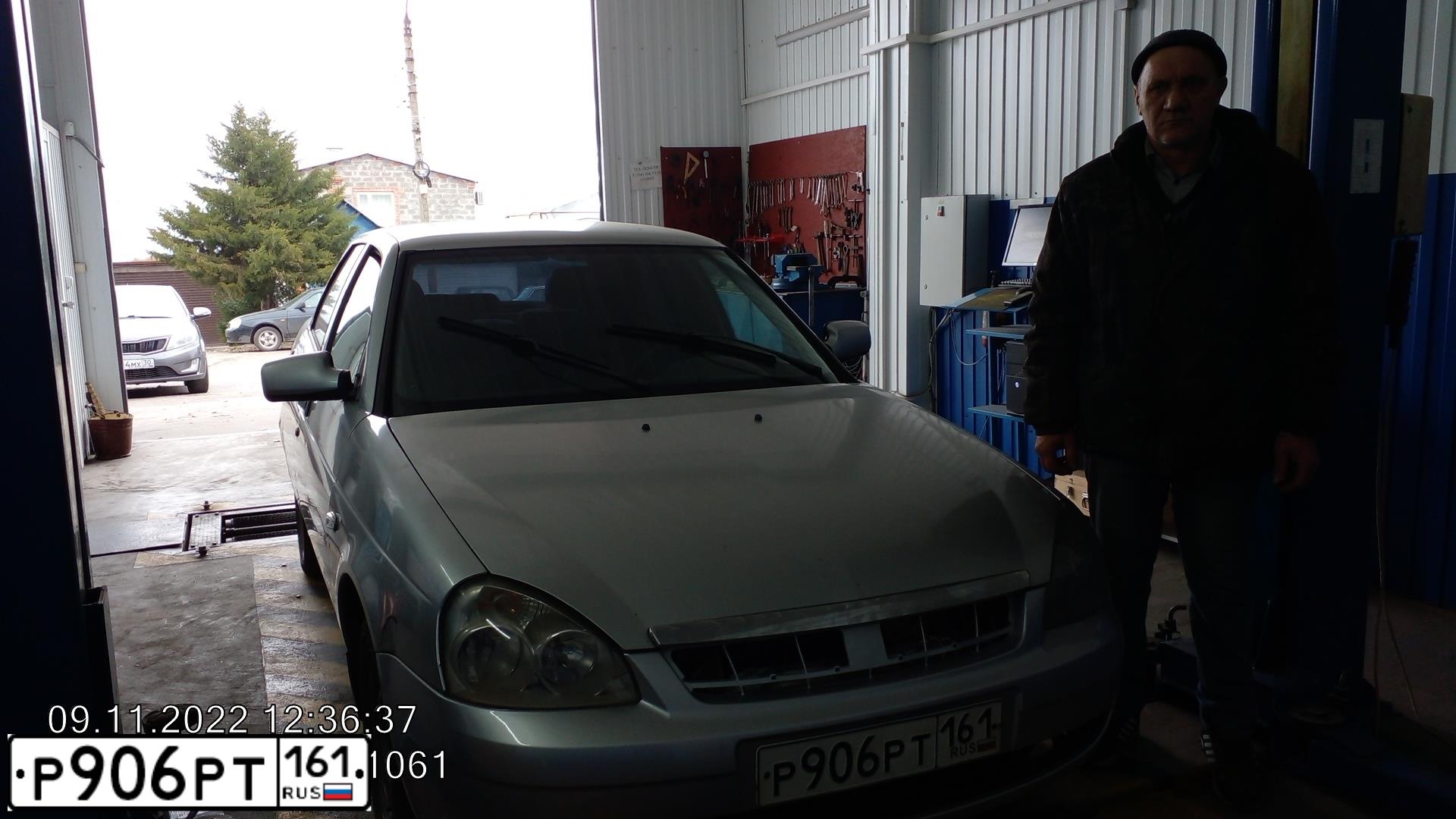 Фото автомобиля LADA 2170 PRIORA, 2009 — госномер Р854ЕС180. Цвет: СВЕТЛО-СЕРЕБРИСТЫЙ МЕТАЛ