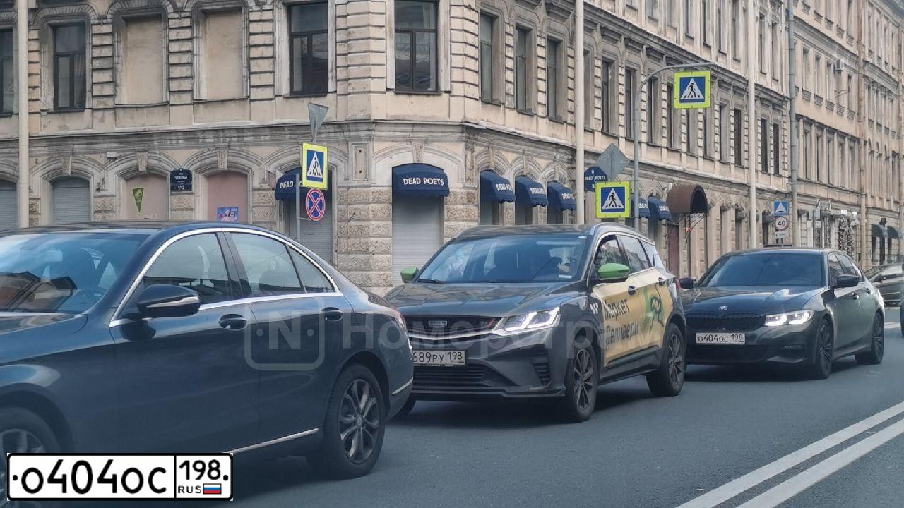 Фото автомобиля BMW БМВ 320I XDRIVE, 2021 — госномер О052УО60. Цвет: ЧЕРНЫЙ