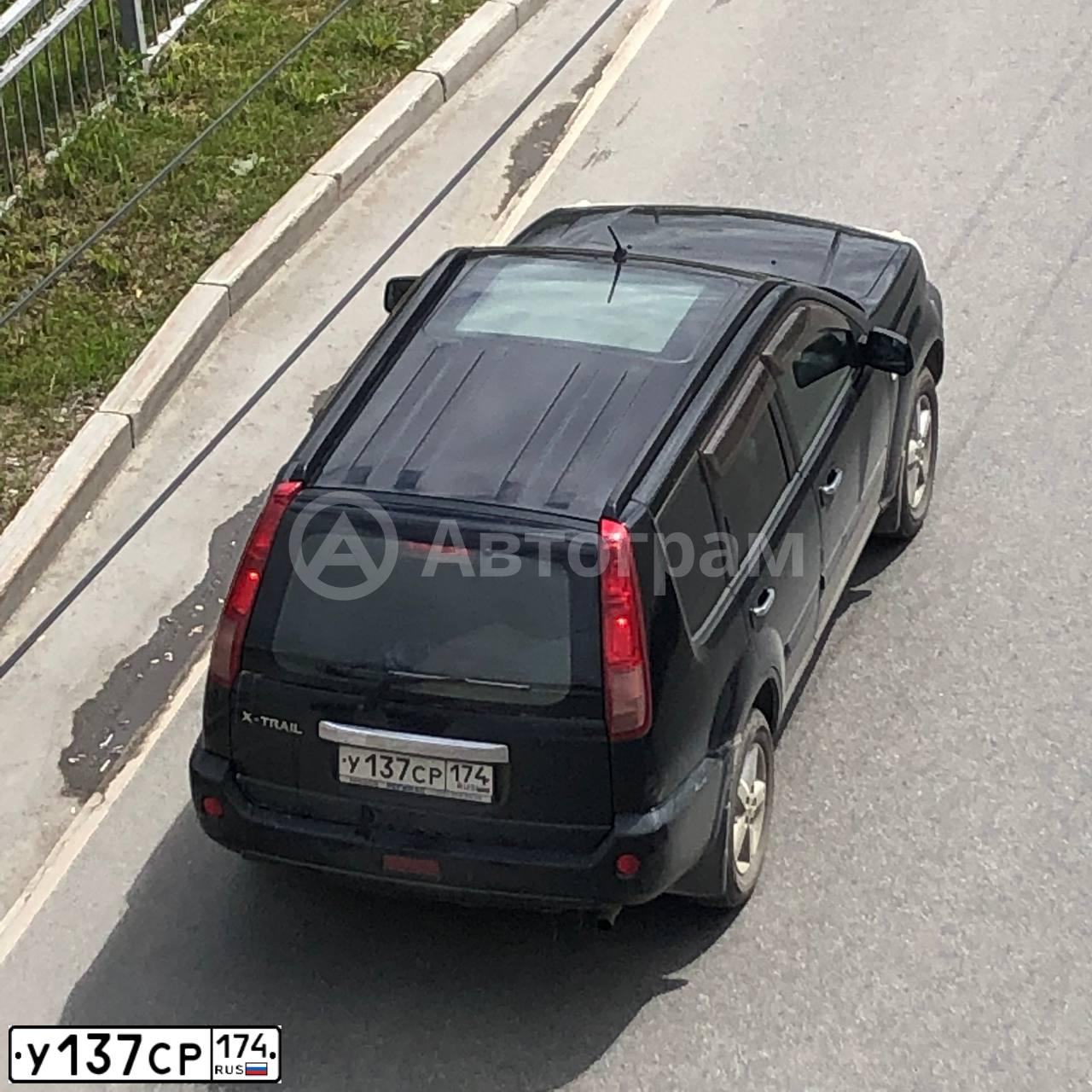 Фото автомобиля NISSAN X-TRAIL, 2006 — госномер У137СР174. Цвет: ЧЕРНЫЙ