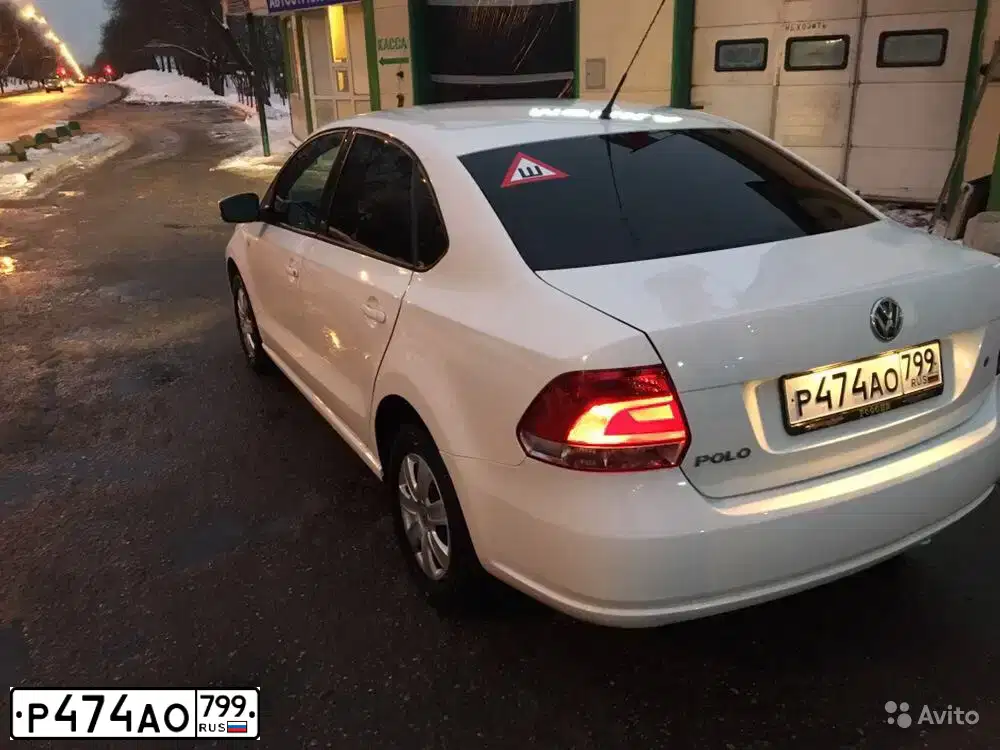 Фото автомобиля VOLKSWAGEN POLO, 2013 — госномер С833ТУ790. Цвет: Белый