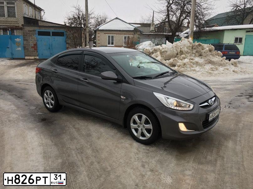 Фото автомобиля HYUNDAI SOLARIS, 2013 — госномер У023НЕ136. Цвет: ЧЕРНО-СЕРЫЙ