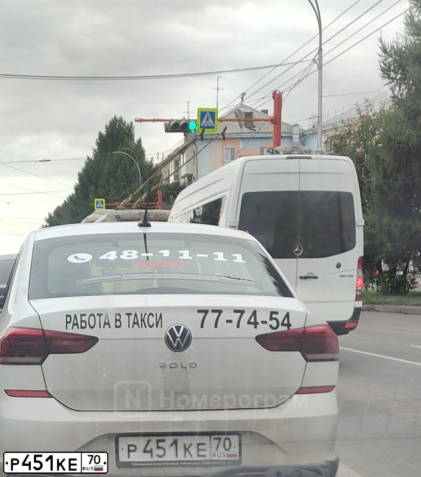 Фото автомобиля VOLKSWAGEN Polo, 2021 — госномер Р451КЕ70