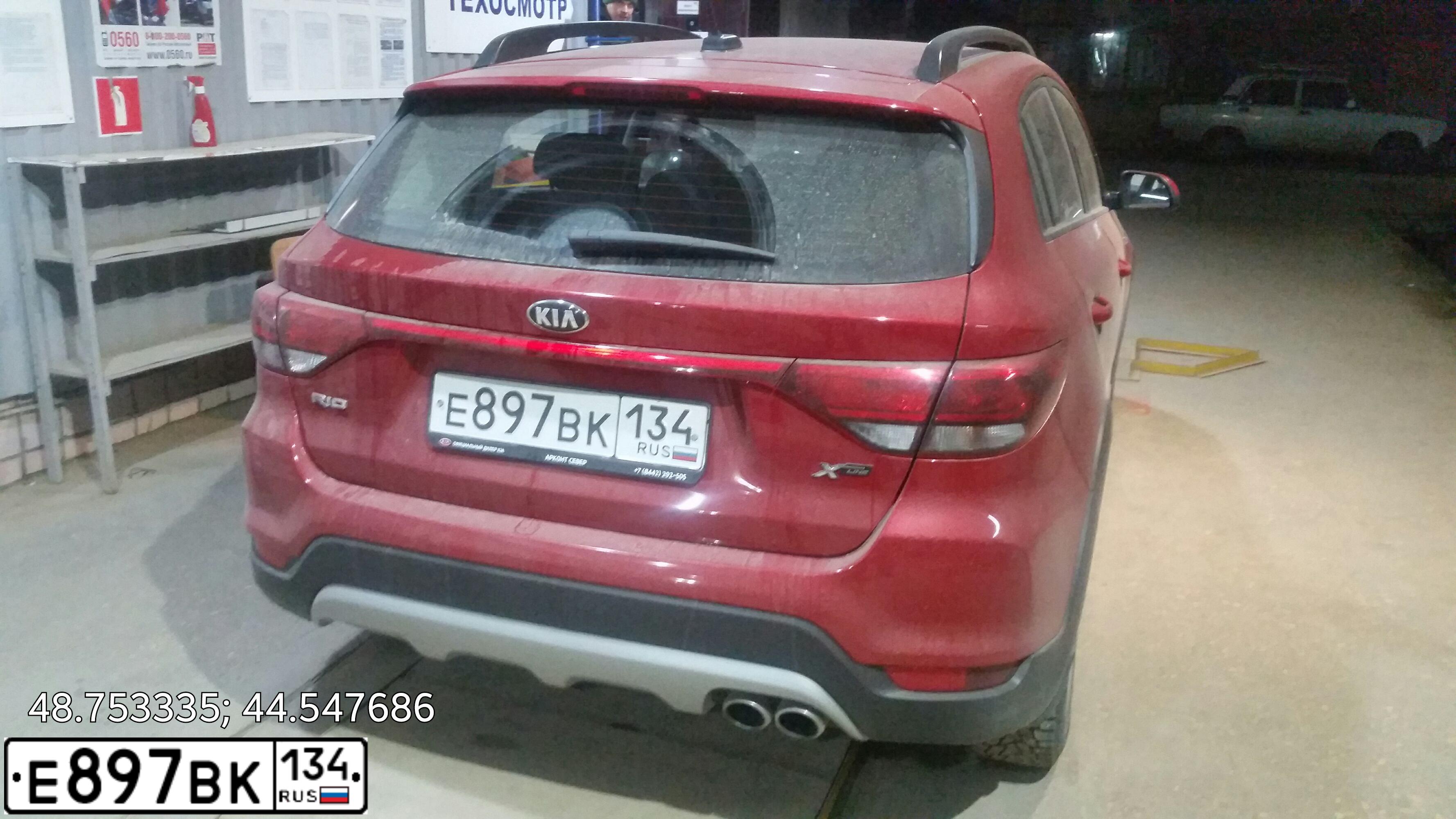 Фото автомобиля KIA RIO, 2017 — госномер Е897ВК134. Цвет: КРАСНЫЙ