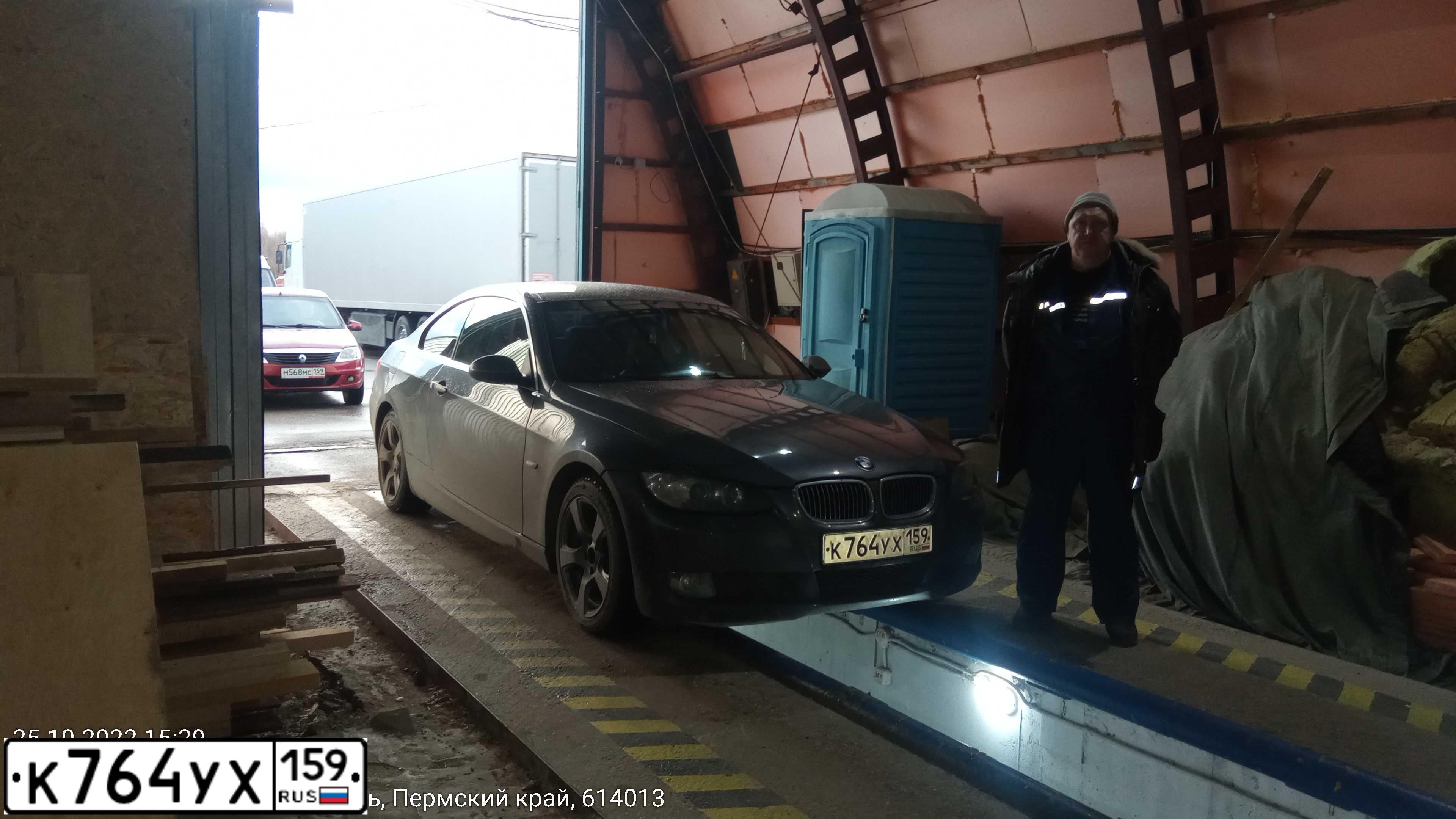 Фото автомобиля BMW SERIE 3, 2008 — госномер О335МВ19. Цвет: СЕРЫЙ