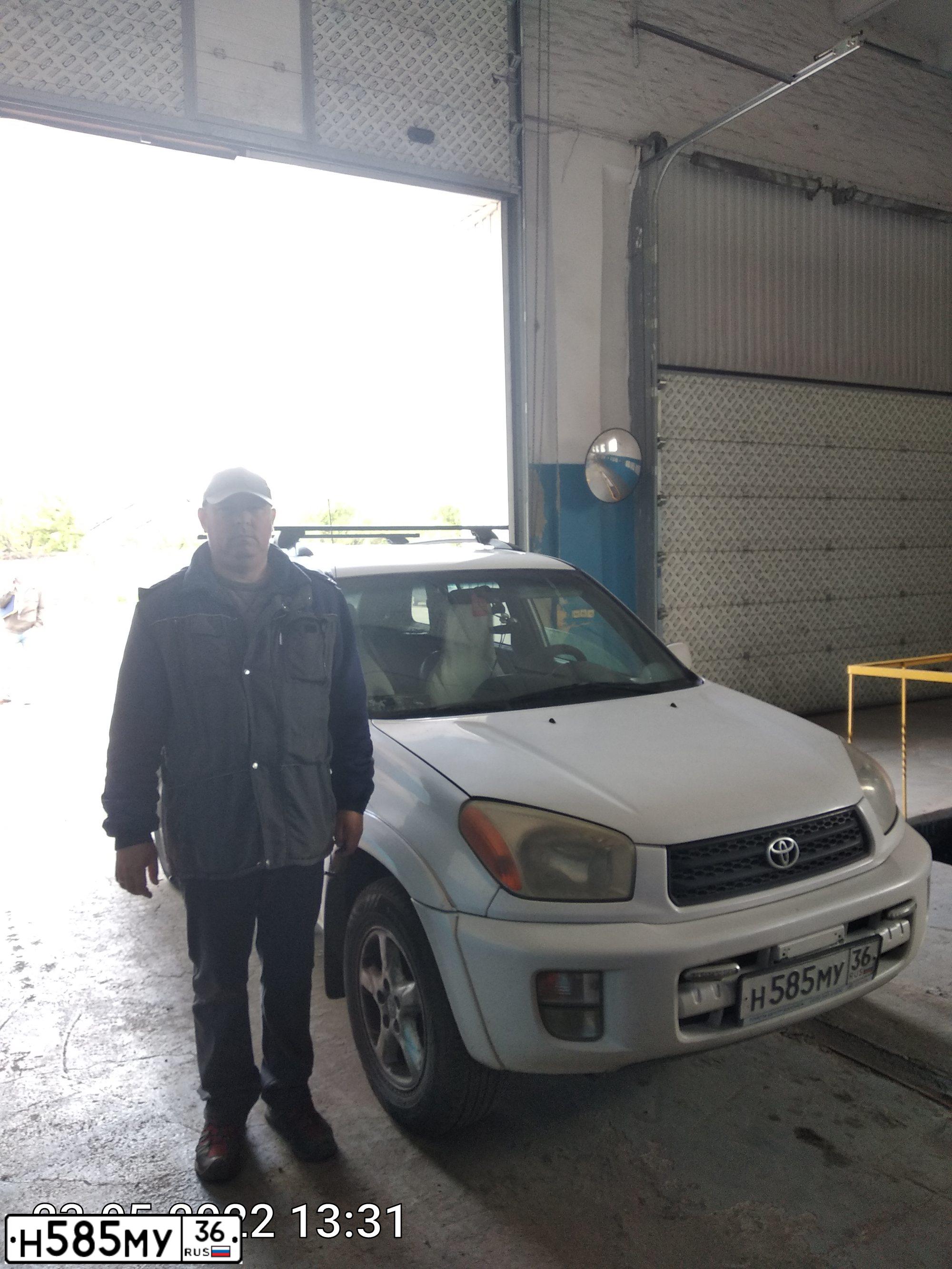 Фото автомобиля TOYOTA RAV4, 2002 — госномер Н585МУ36. Цвет: БЕЛЫЙ
