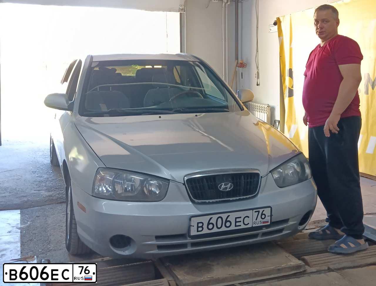 Фото автомобиля HYUNDAI ELANTRA, 2003 — госномер В606ЕС76. Цвет: Серебристый
