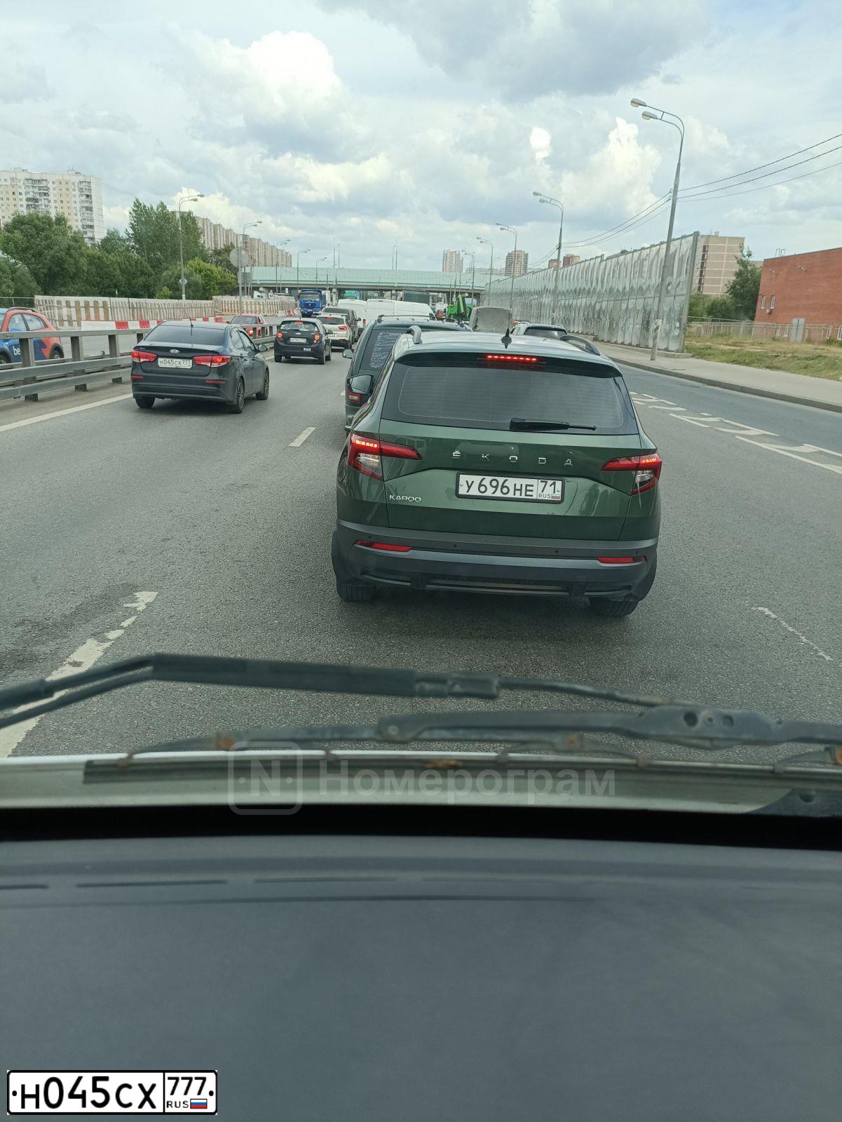 Фото автомобиля SKODA RAPID, 2016 — госномер Р528АУ250. Цвет: ТЕМНО-СЕРЫЙ