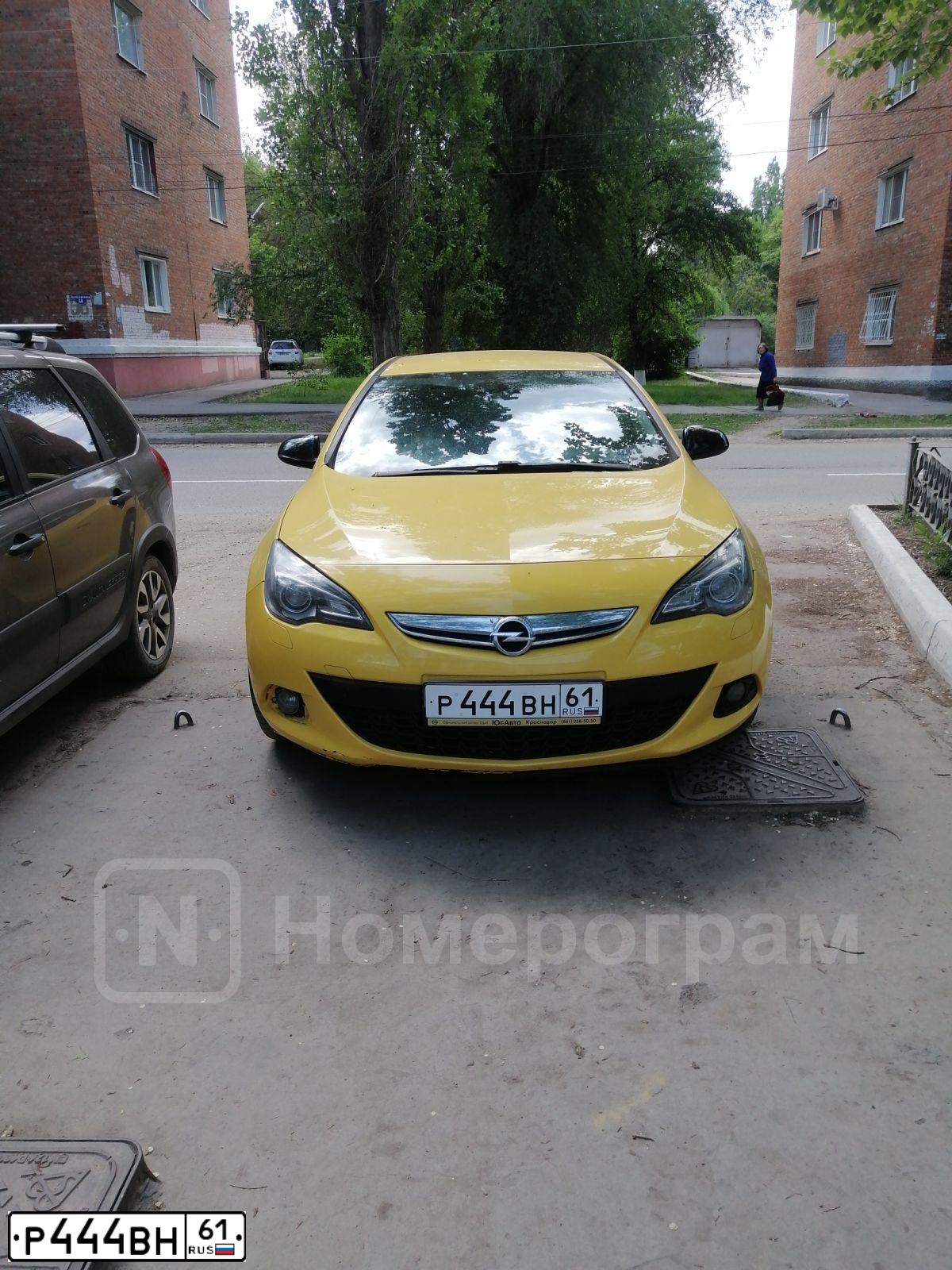 Фото автомобиля LADA 2106, 1993 — госномер Р444ВН61. Цвет: Белый